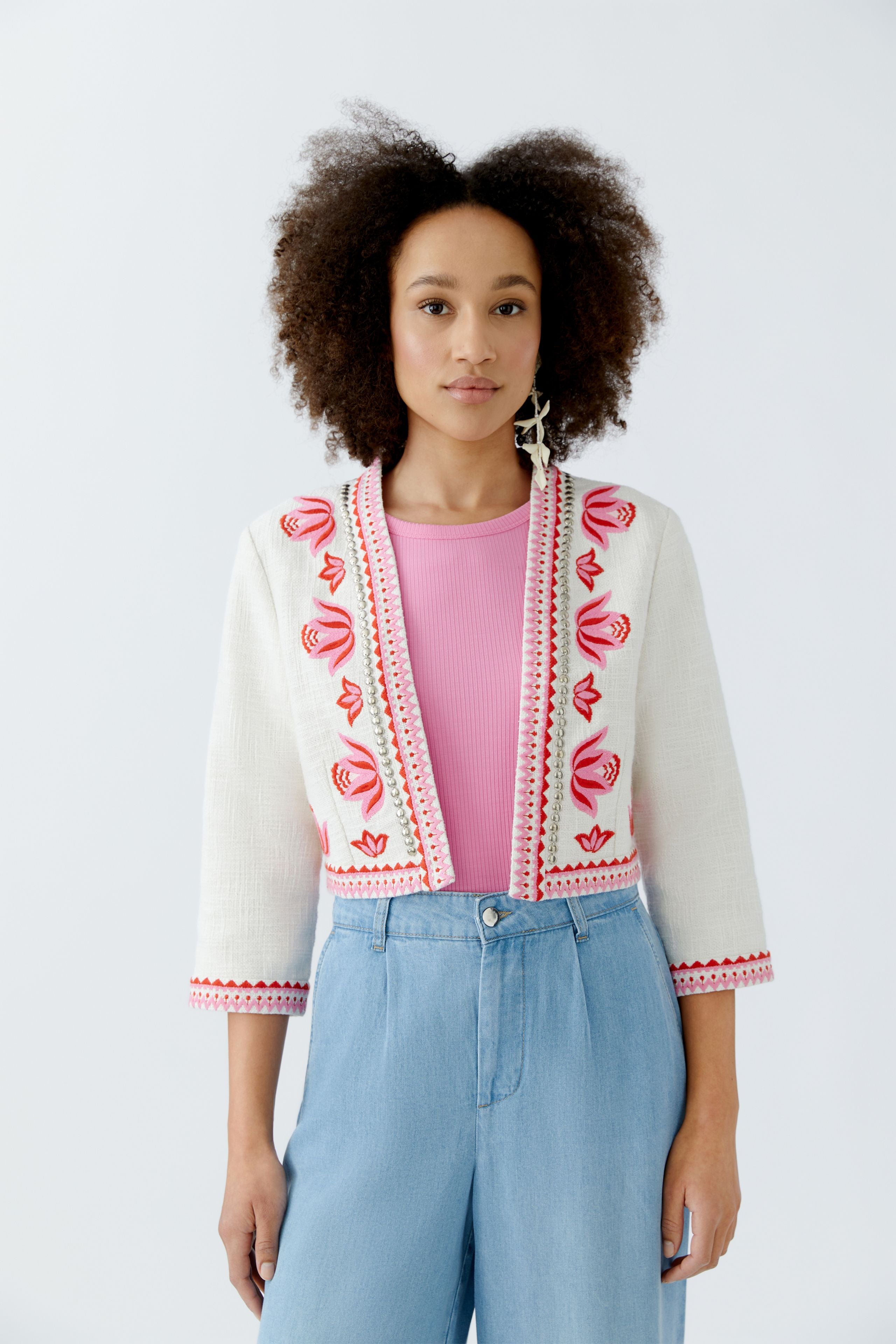 Oui cropped white bolero jacket with red floral embroidery – front view