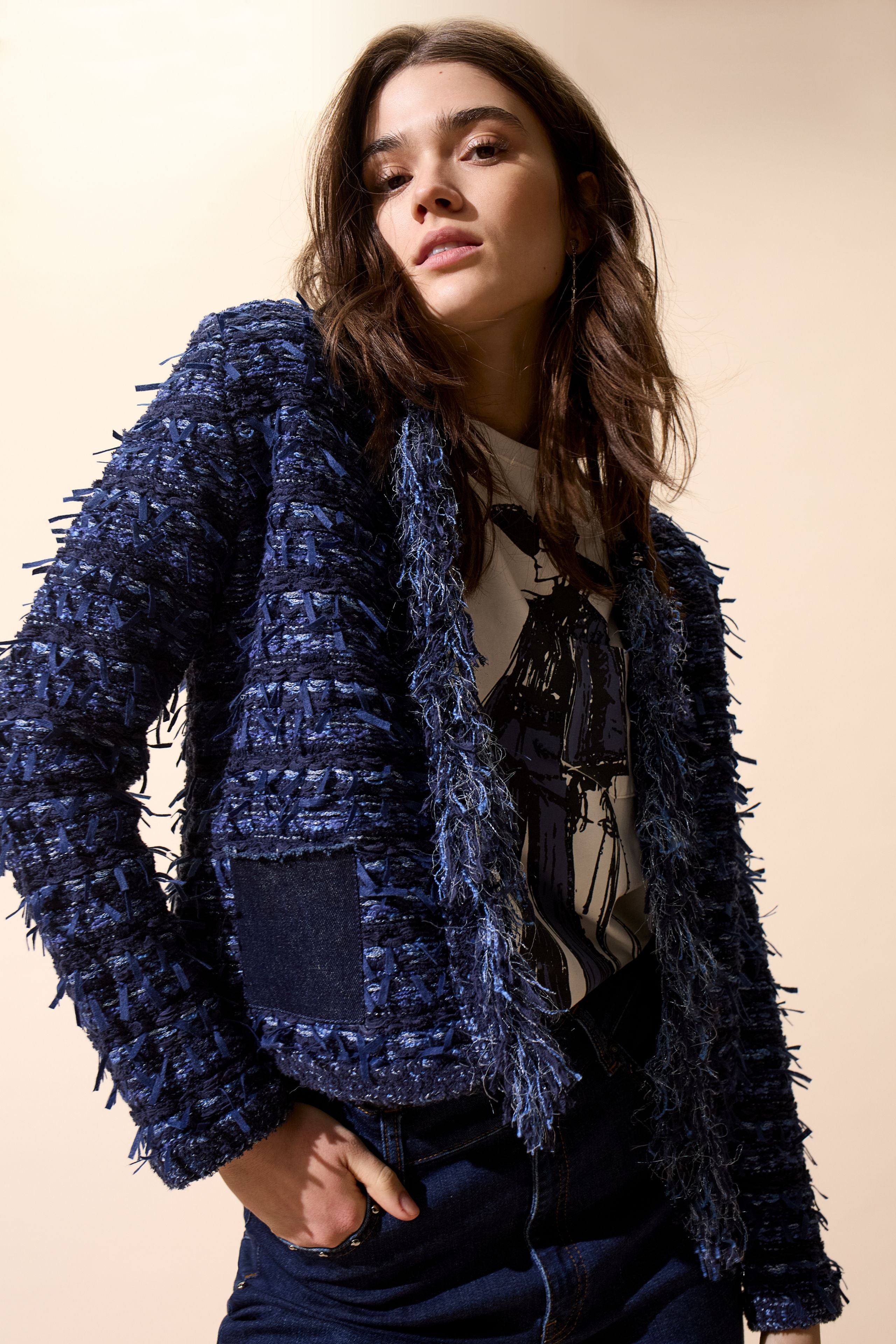 Model layering Oui Rodeo Girl tee with textured navy jacket for chic western look