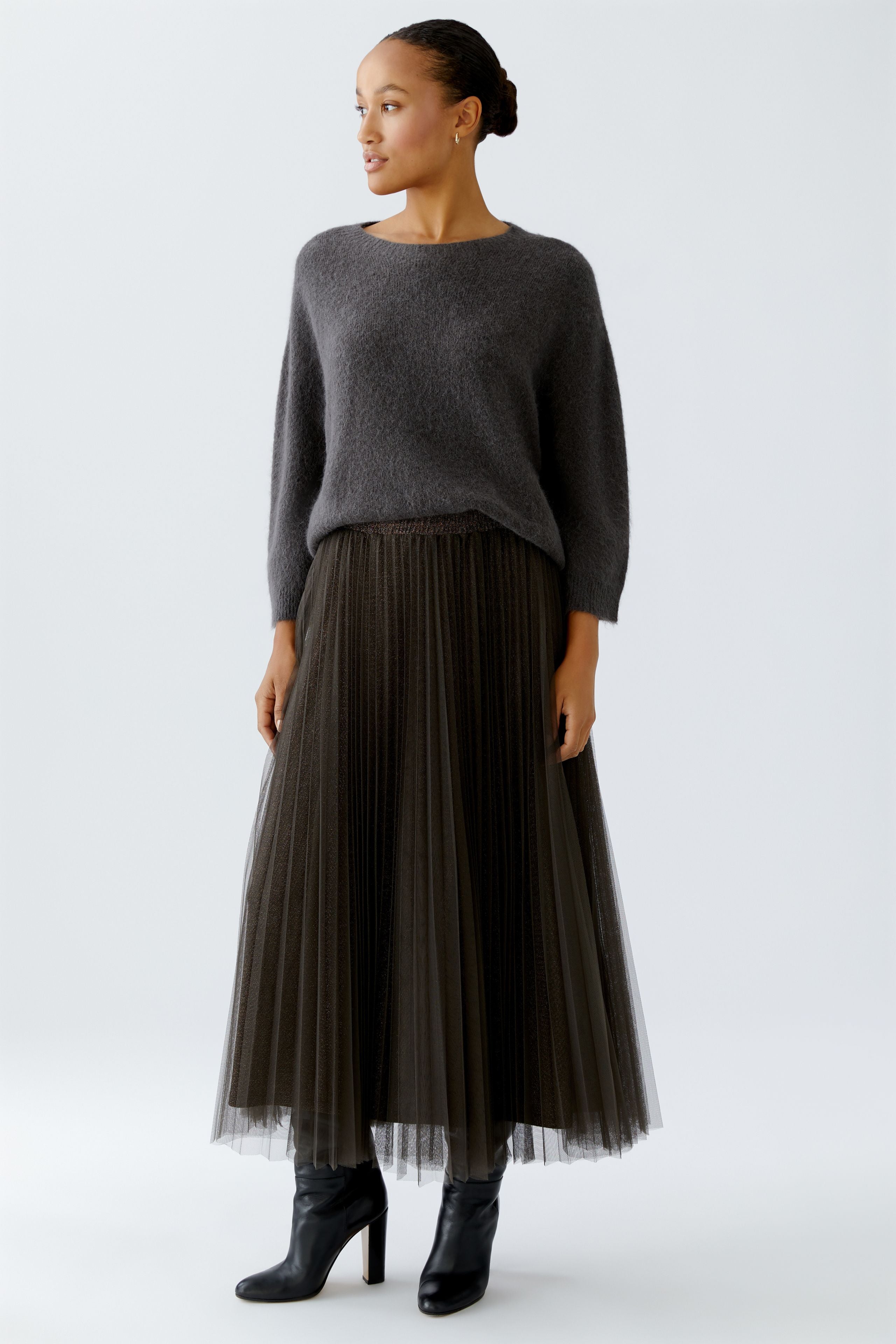 Oui grey wool blend jumper with cropped shape and seamless knit