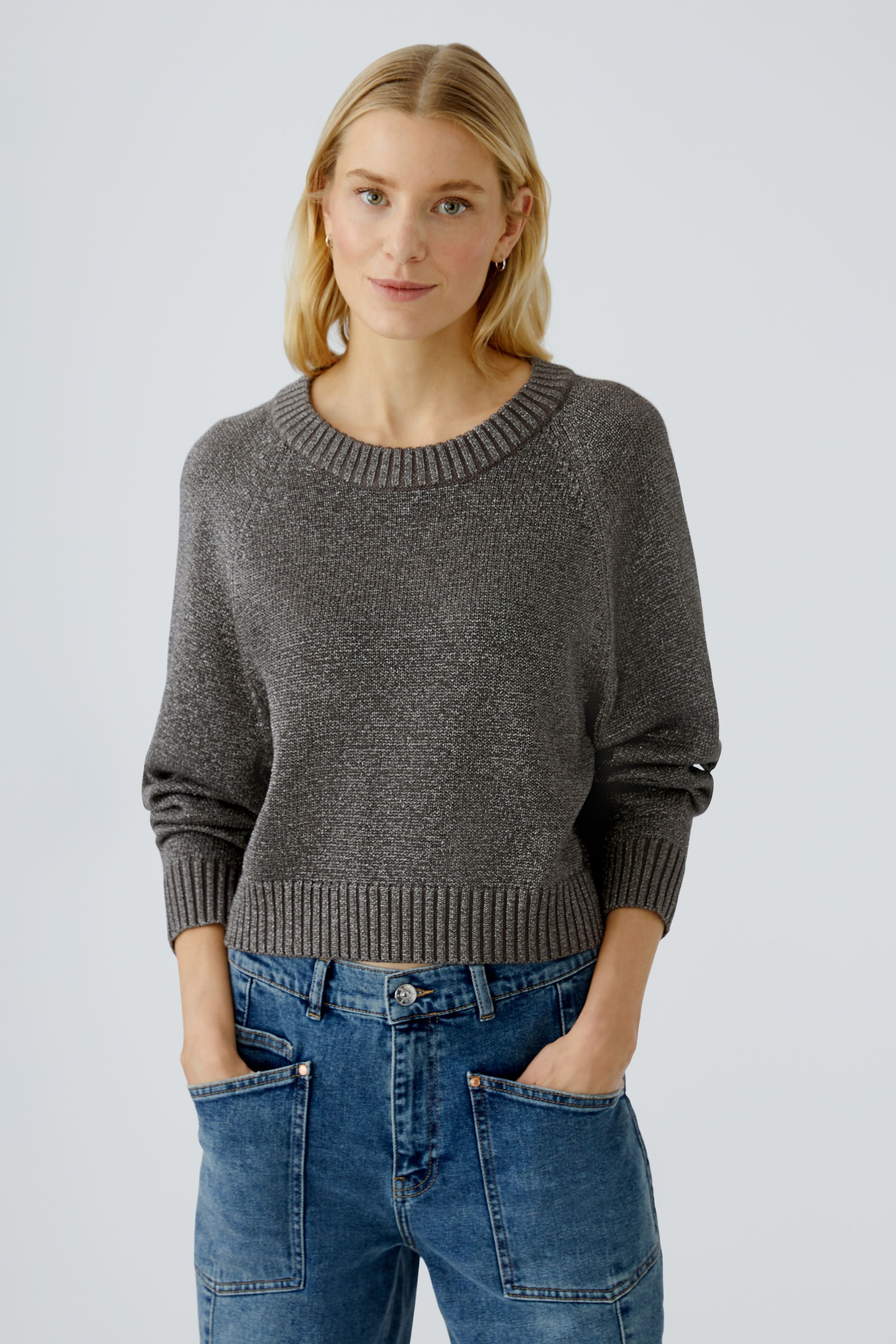 Oui ribbed knit jumper in taupe
Cotton blend jumper styled with blue denim