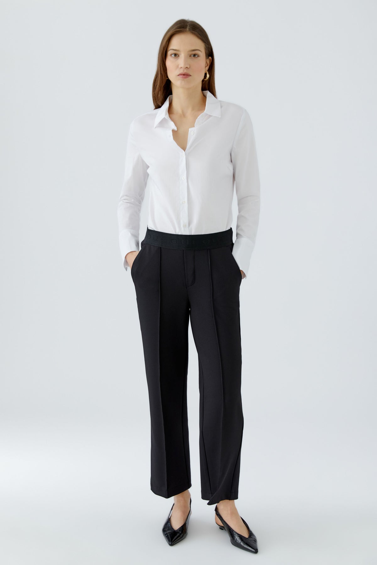 Oui NEYA black pull-on culotte trousers styled with white shirt – front model view