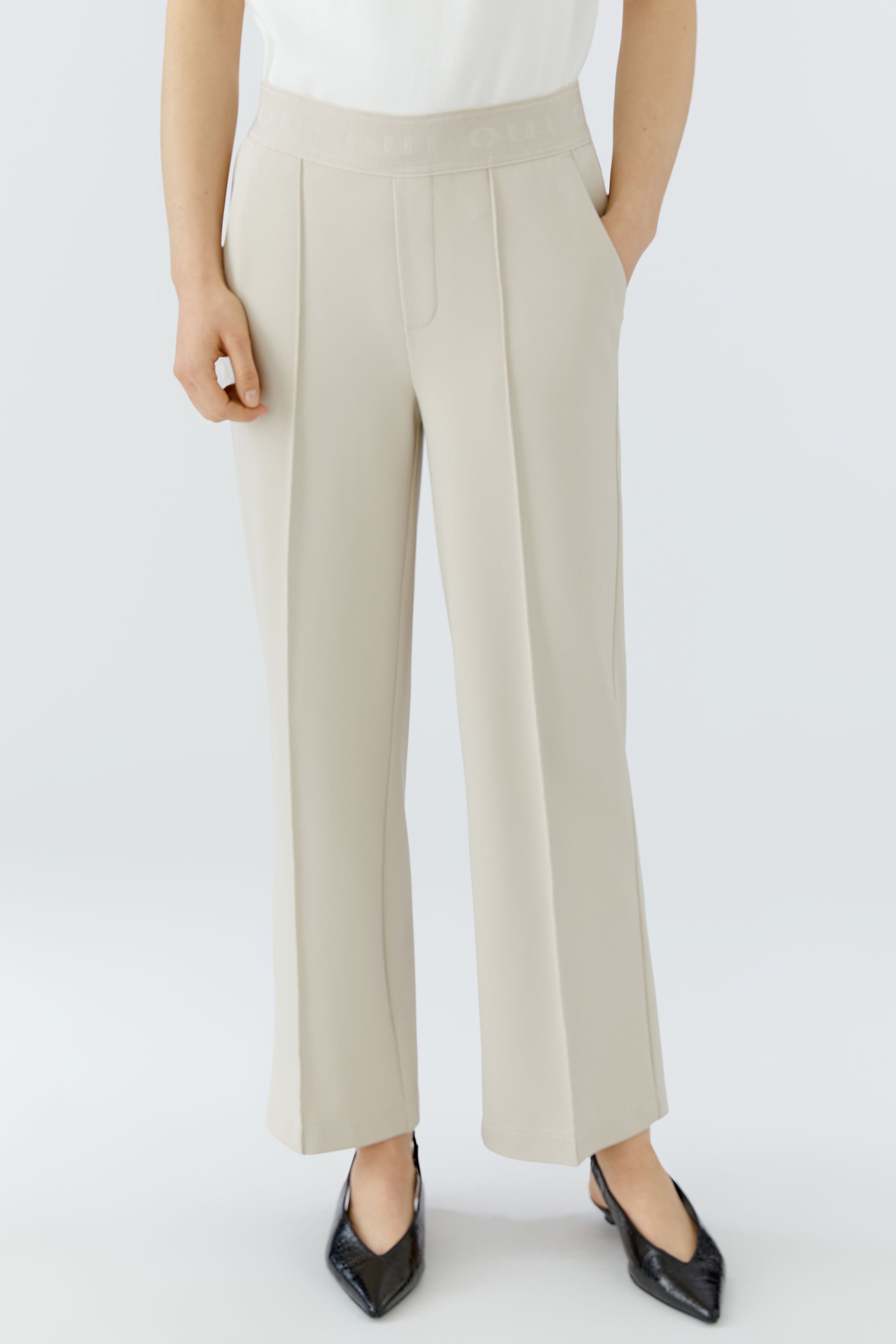 Oui NEYA cream cropped culotte trousers with straight legs – front model view