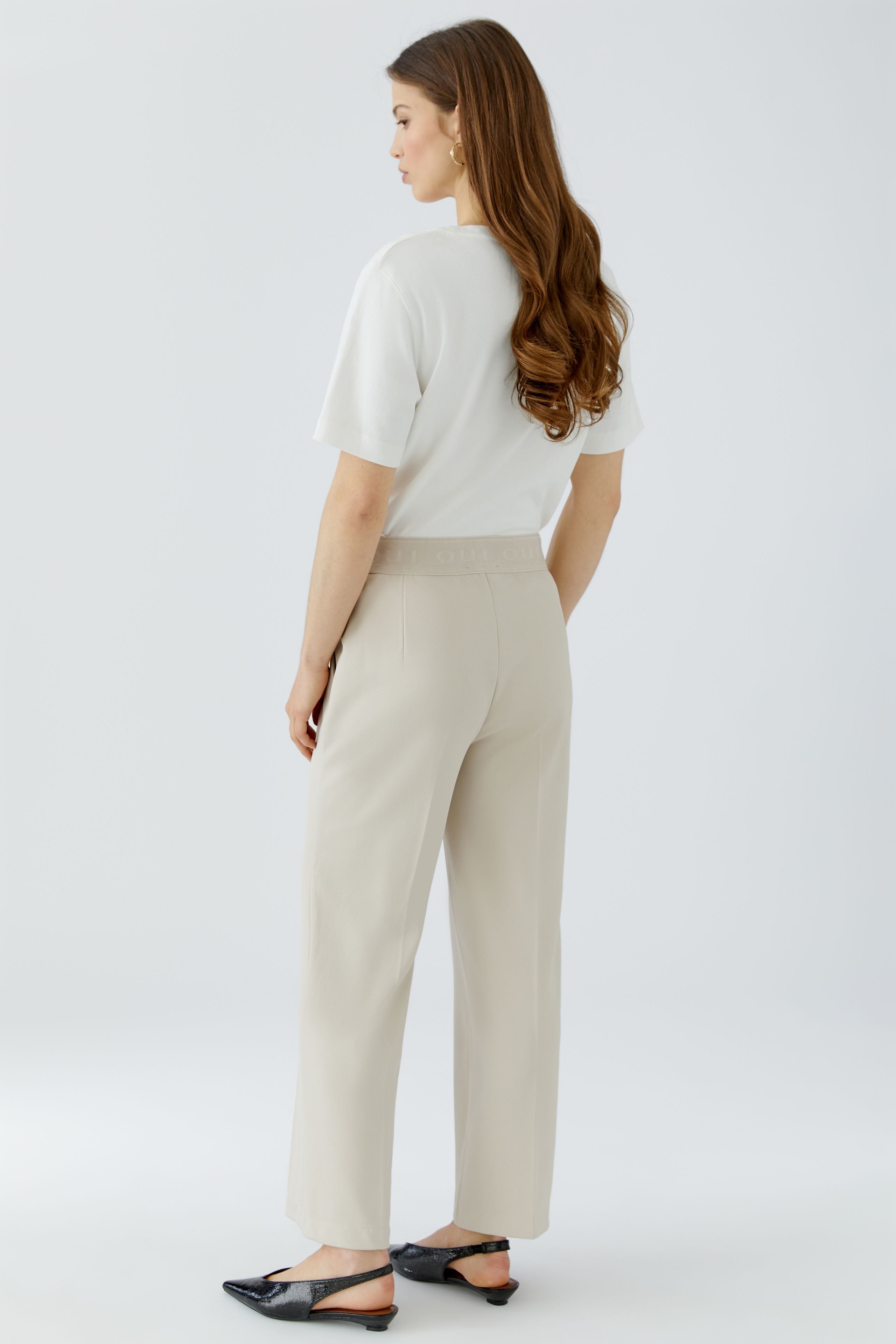 Oui NEYA cream straight-leg culotte trousers with elasticated waist – back model view