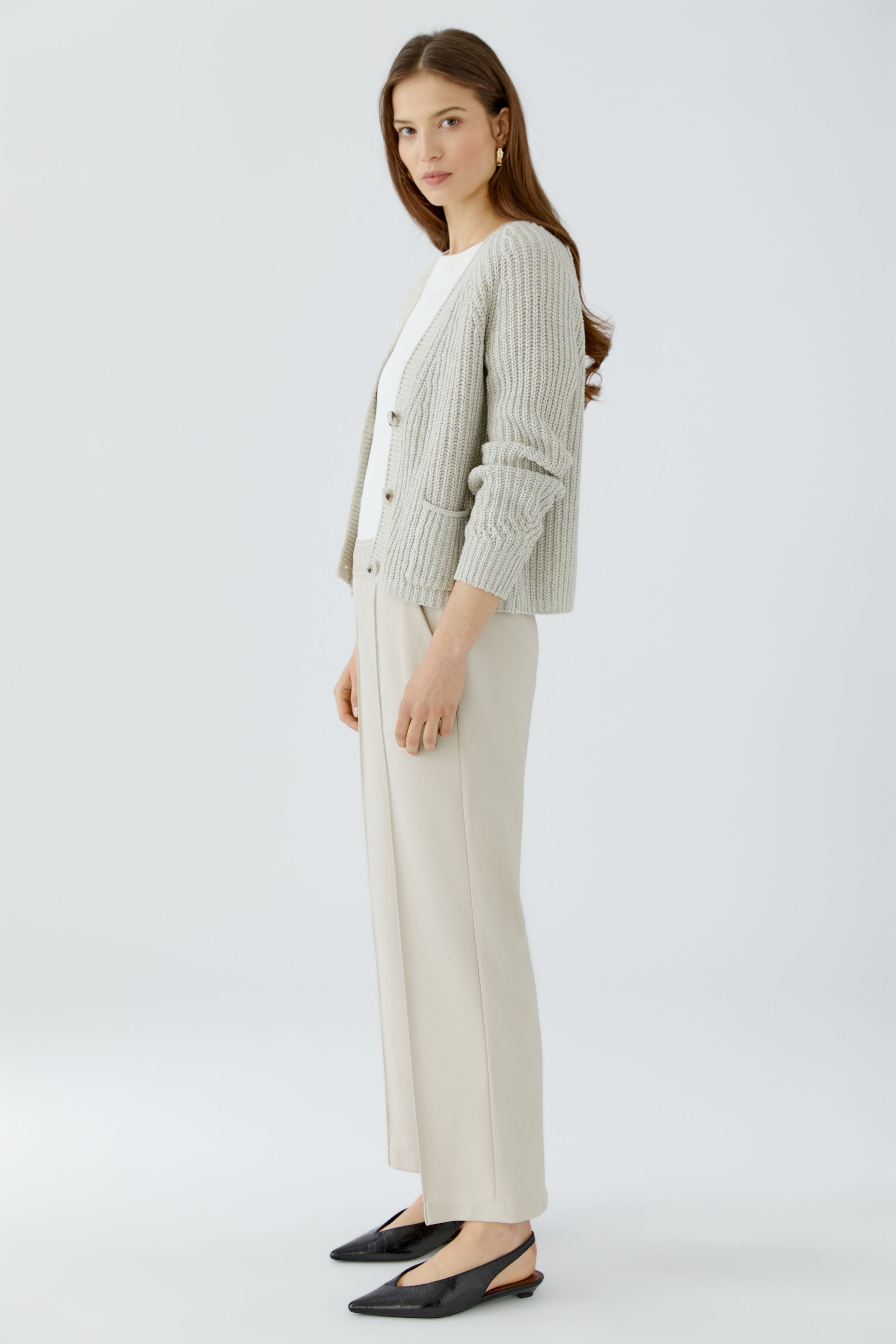 Oui NEYA cream cropped trousers styled with coordinating cardigan – side model view