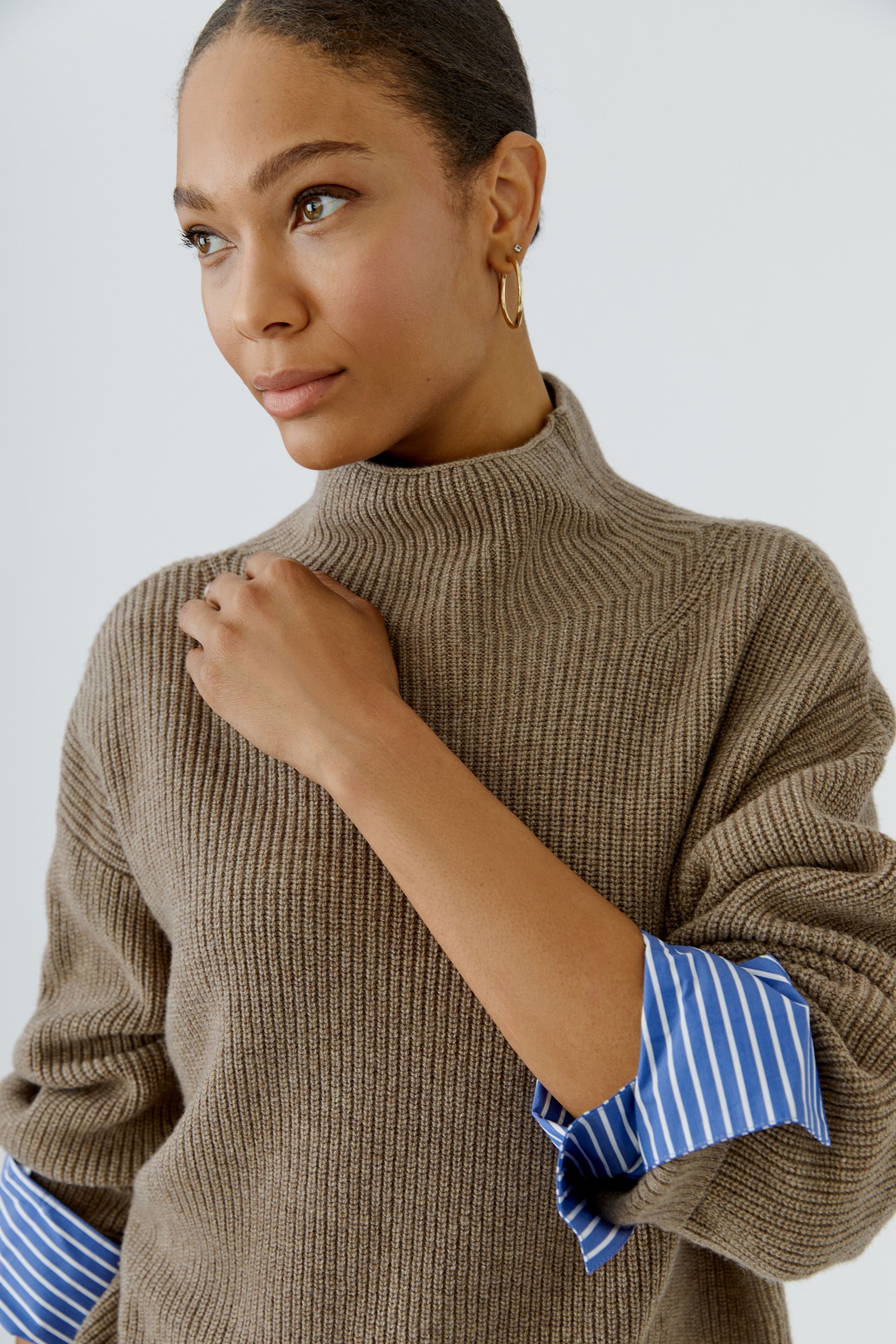 Oui taupe ribbed turtleneck jumper with blue striped detachable cuffs – close model view