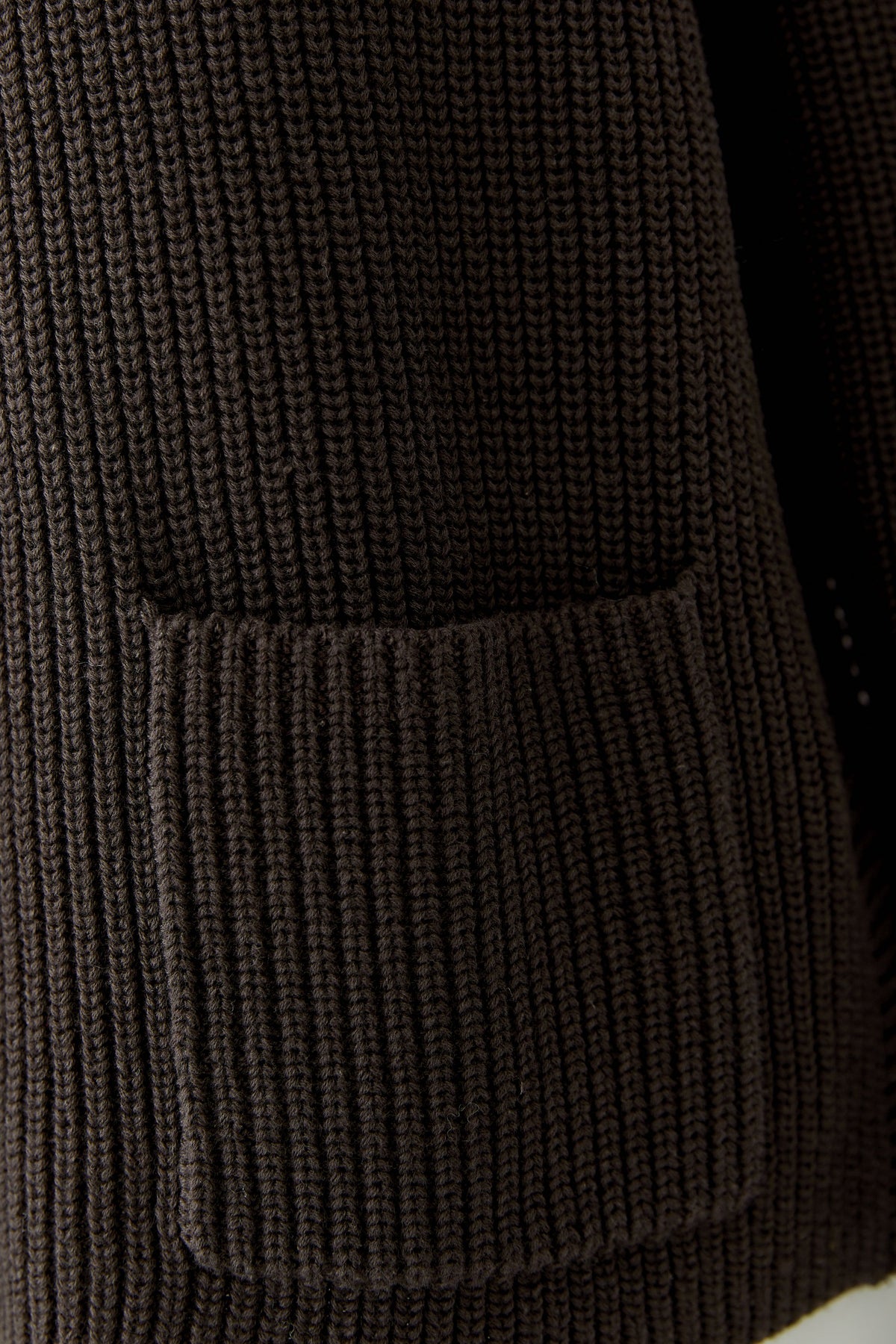 Oui RIYA dark brown ribbed cotton jumper with patch pocket – knit detail