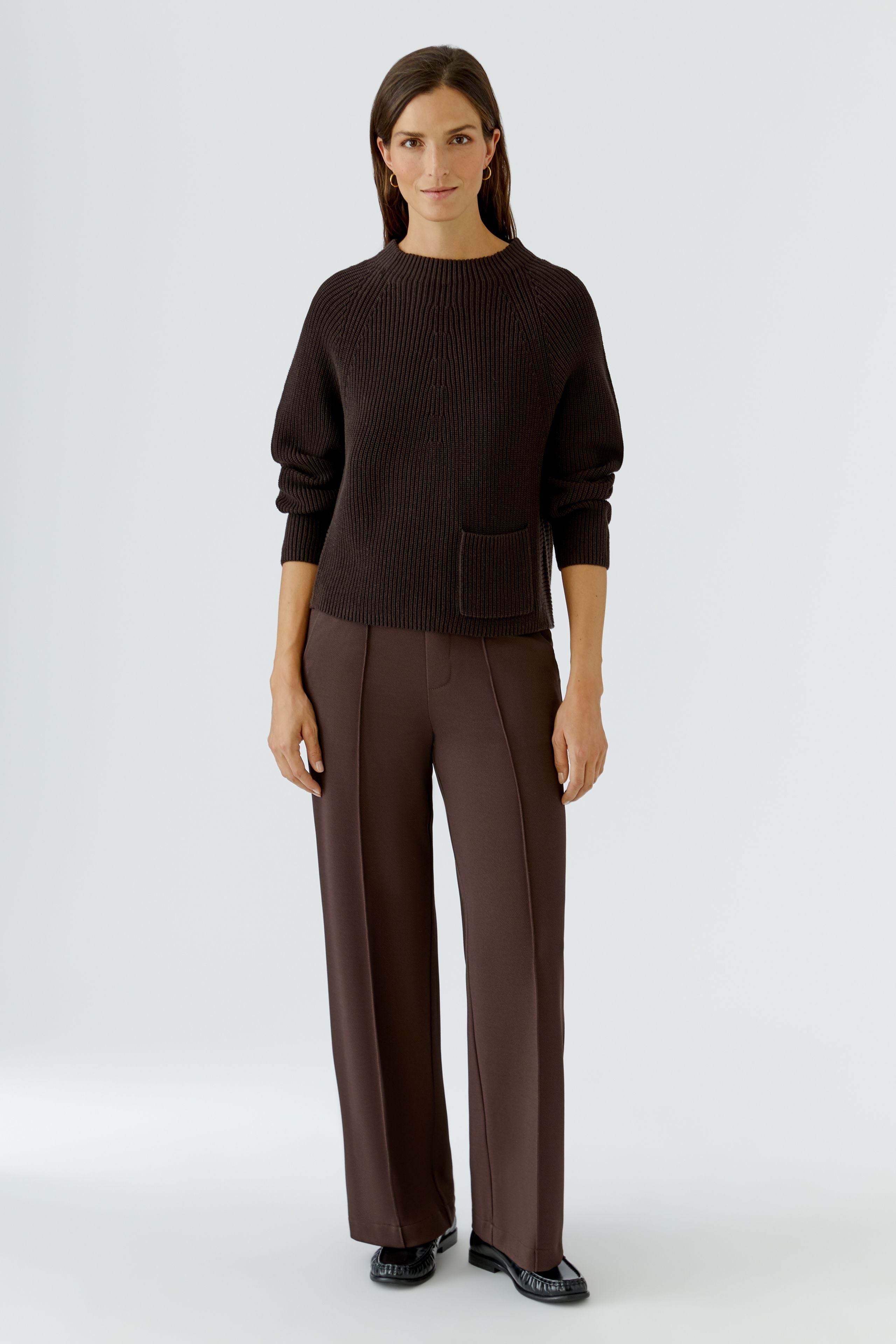 Oui RIYA dark brown cotton jumper with patch pocket – full model view