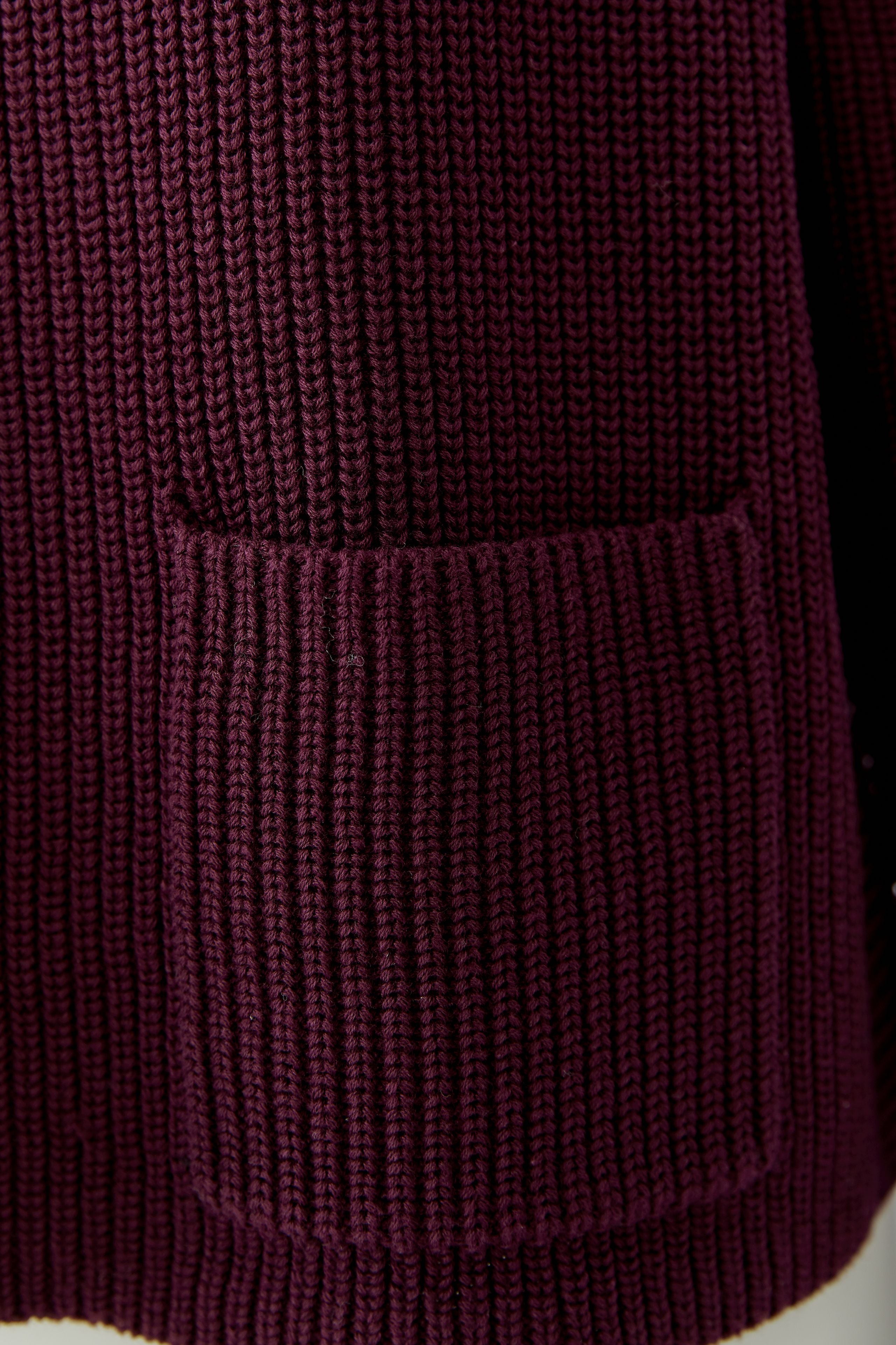 Oui RIYA burgundy ribbed cotton jumper with patch pocket – close-up detail