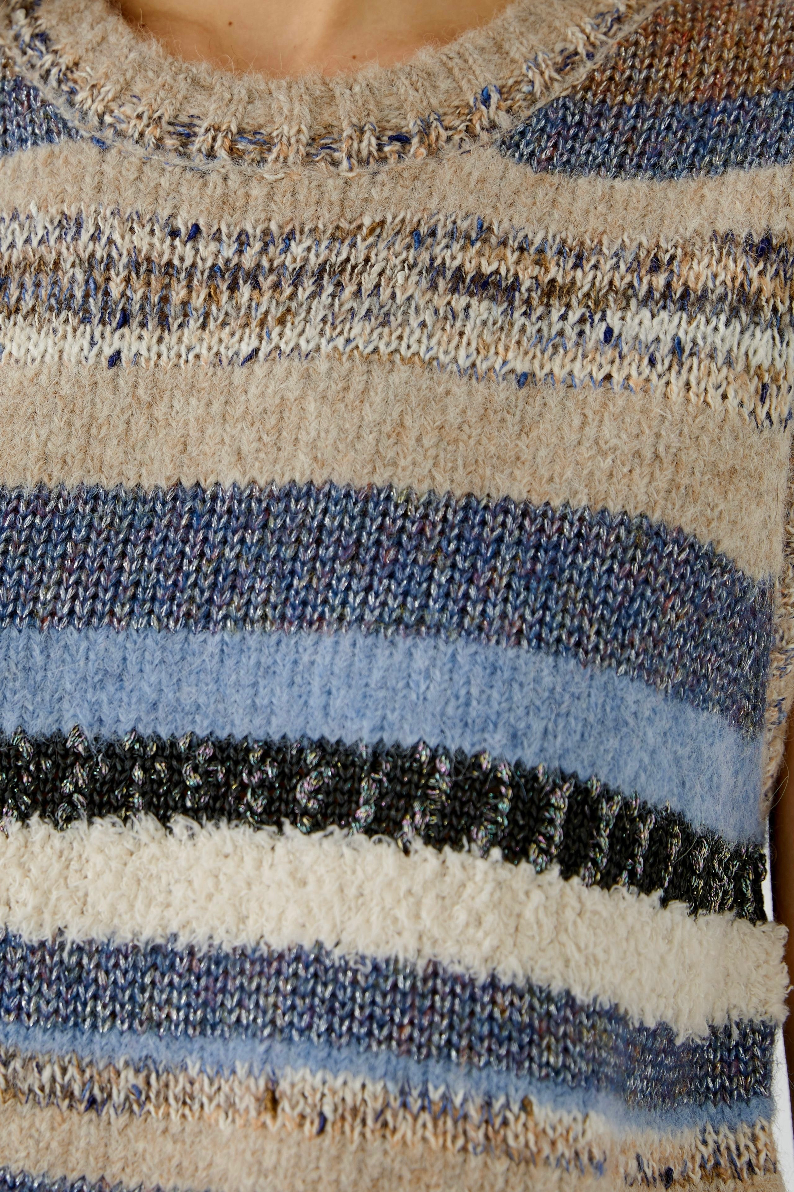 Oui mixed yarn stripe knit vest textured yarn detail close-up