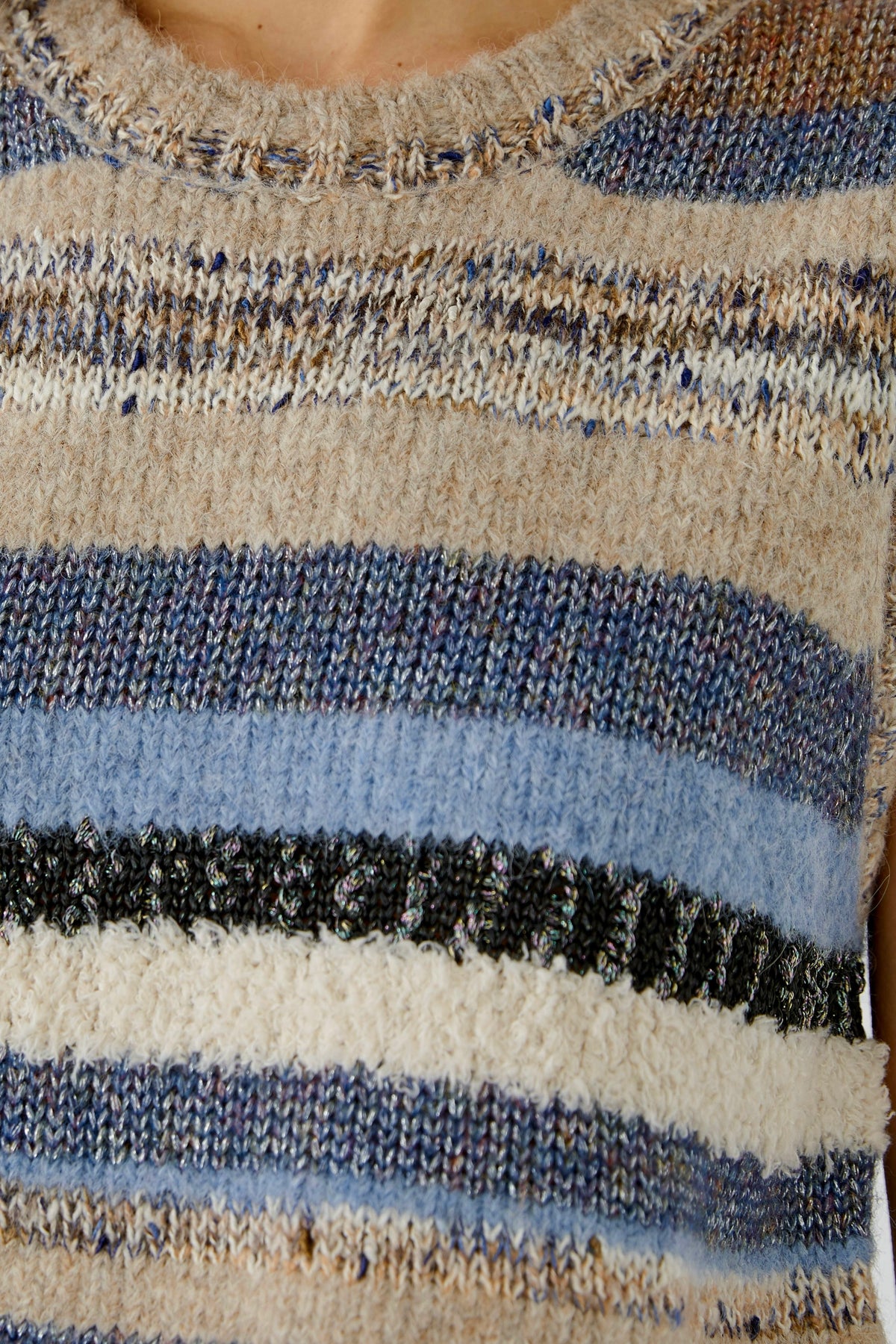 Oui mixed yarn stripe knit vest textured yarn detail close-up