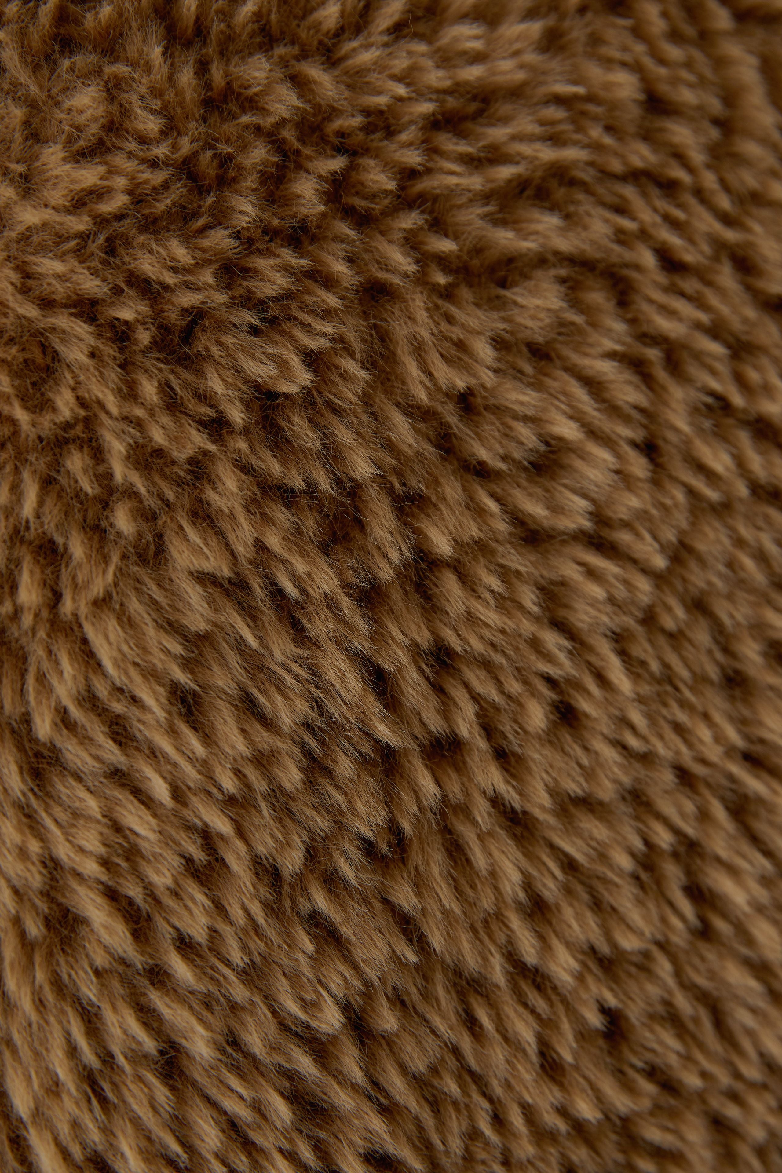 Oui brown faux fur knitted gilet with soft textured pile – fabric close-up