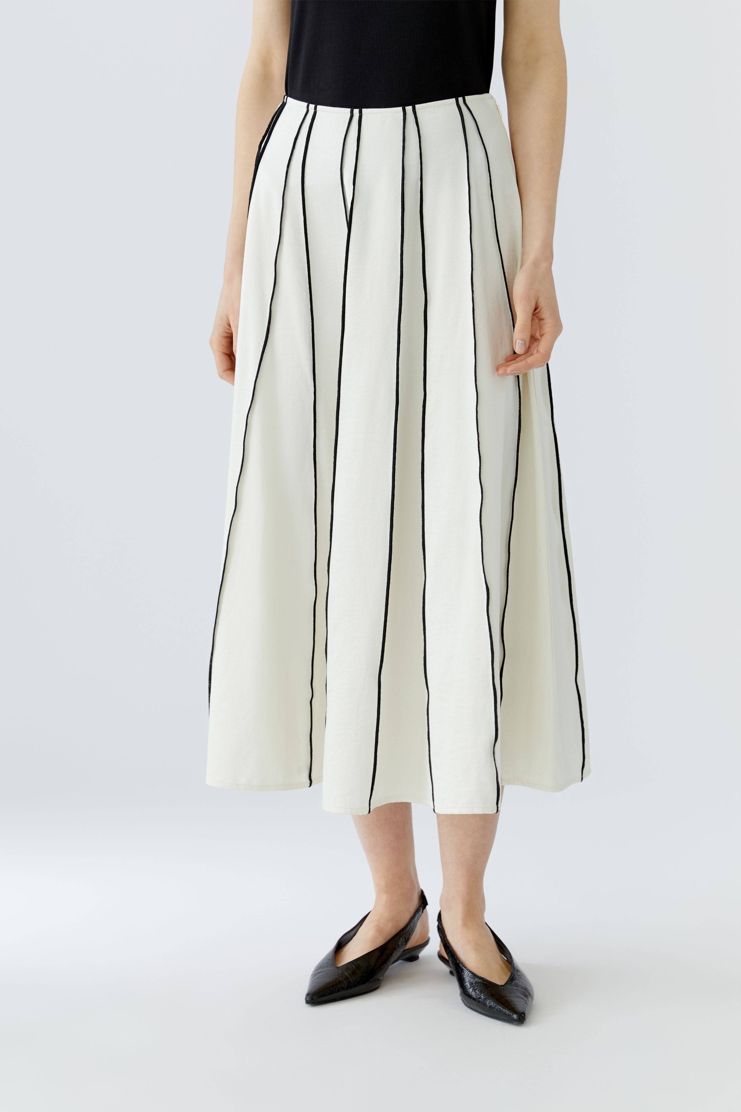 Oui off-white and black pleated midi skirt front view