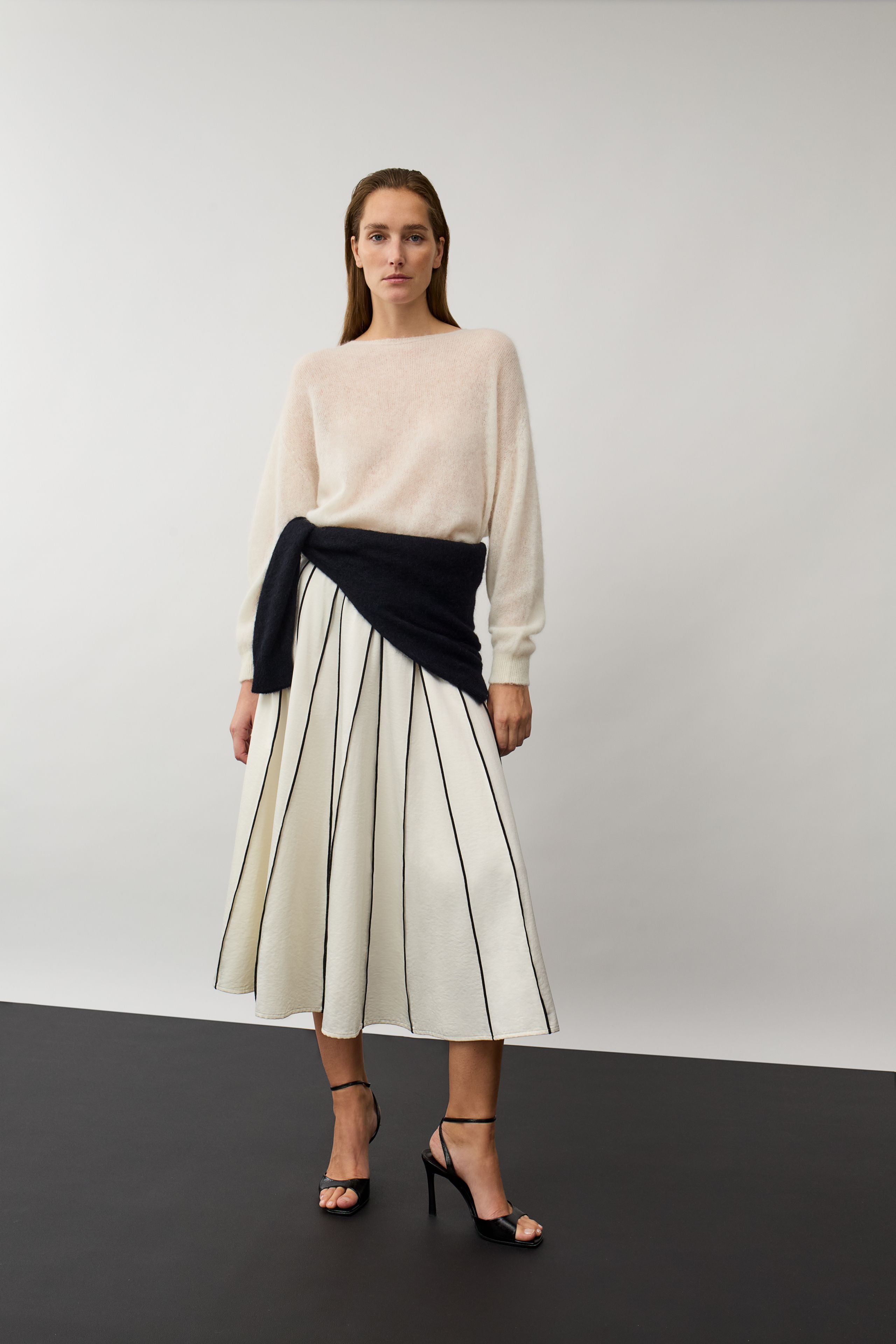 Oui contrast piping midi skirt styled with blush blouse