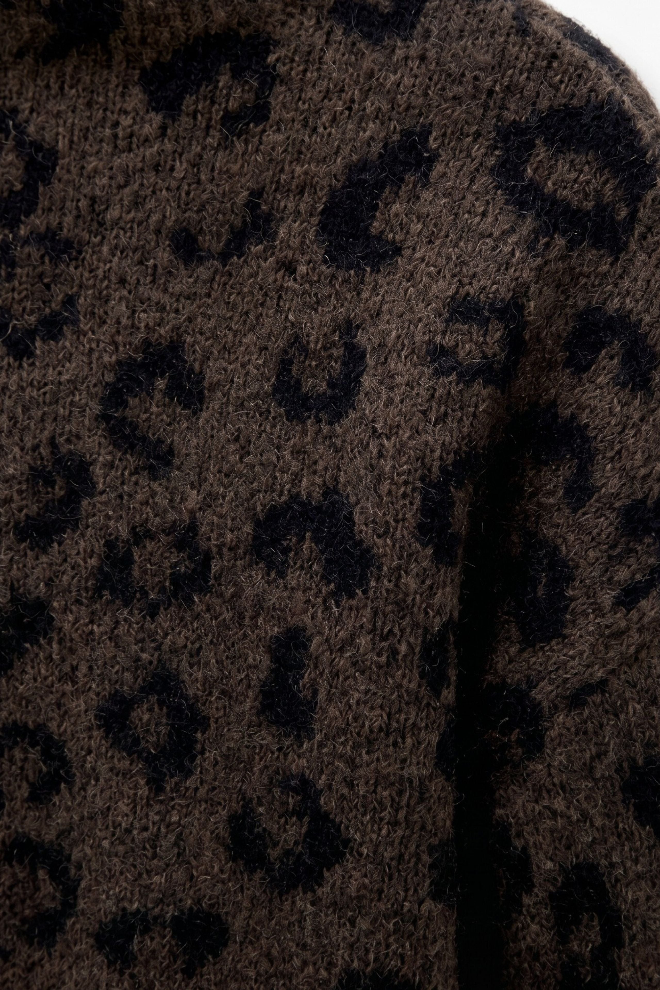 Oui brown leopard jacquard knit jumper – close-up fabric detail