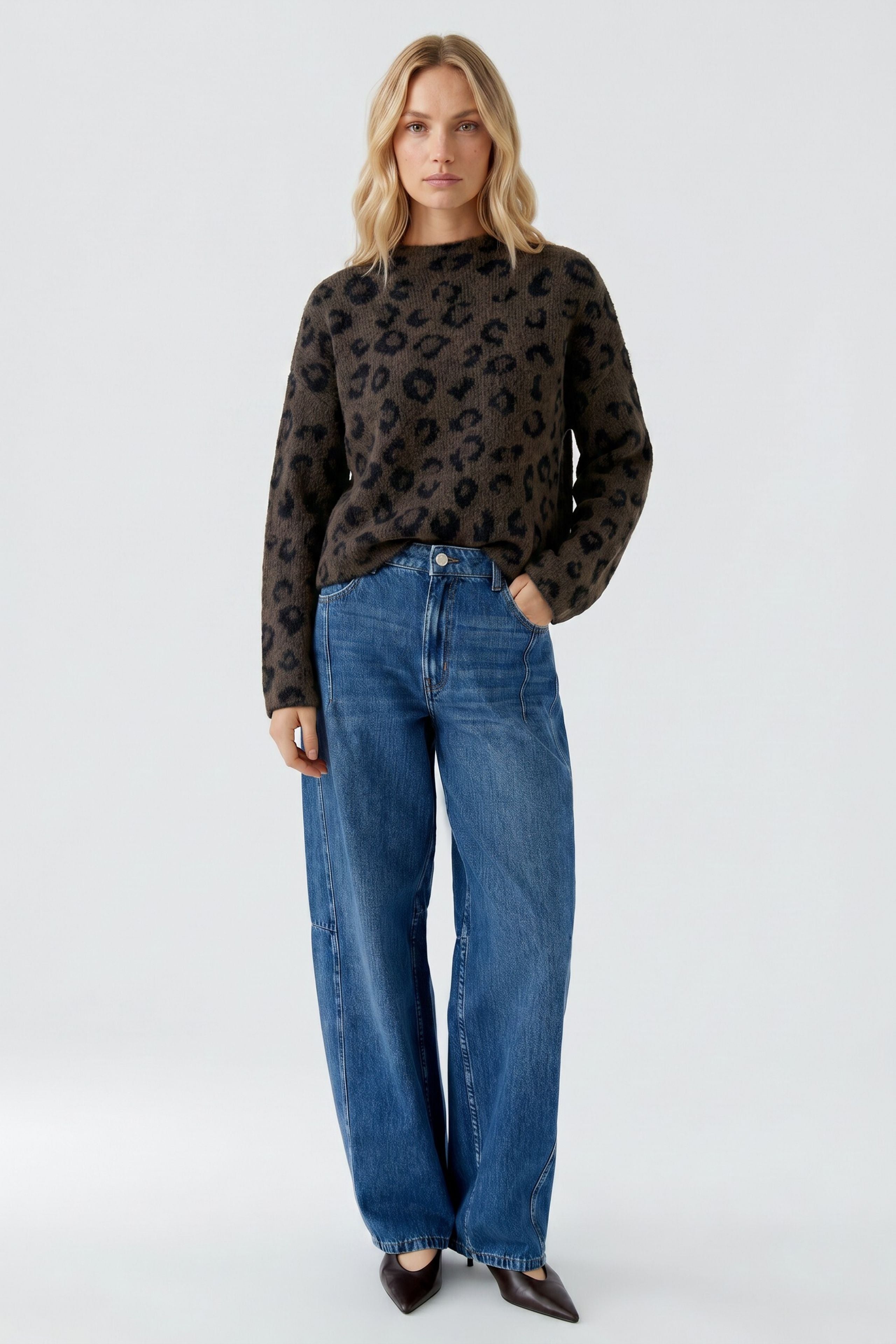 Oui brown leopard print cropped jumper with long sleeves – full model view