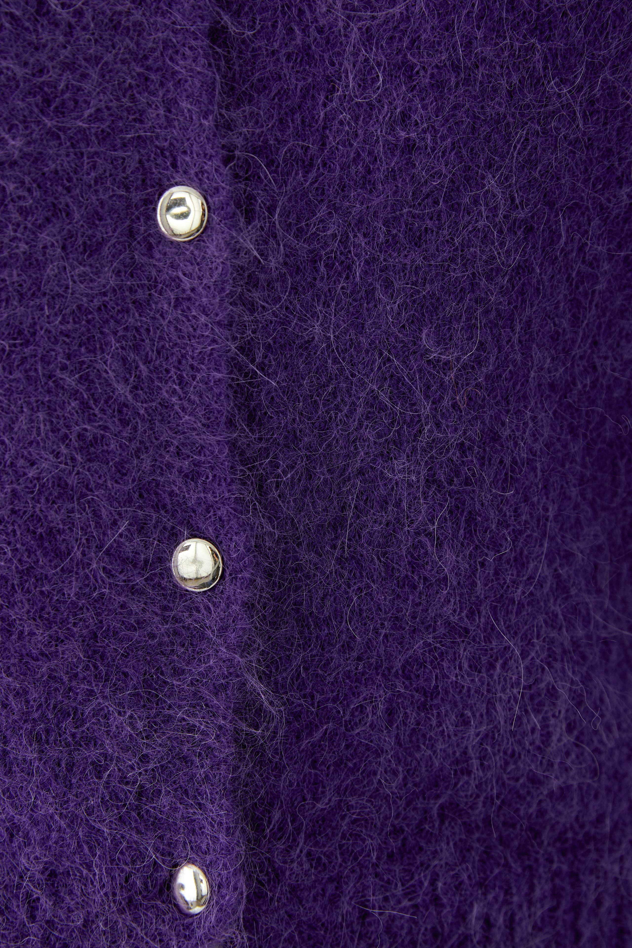 Oui Sofy purple fluffy cardigan with small metal buttons – knit detail close-up