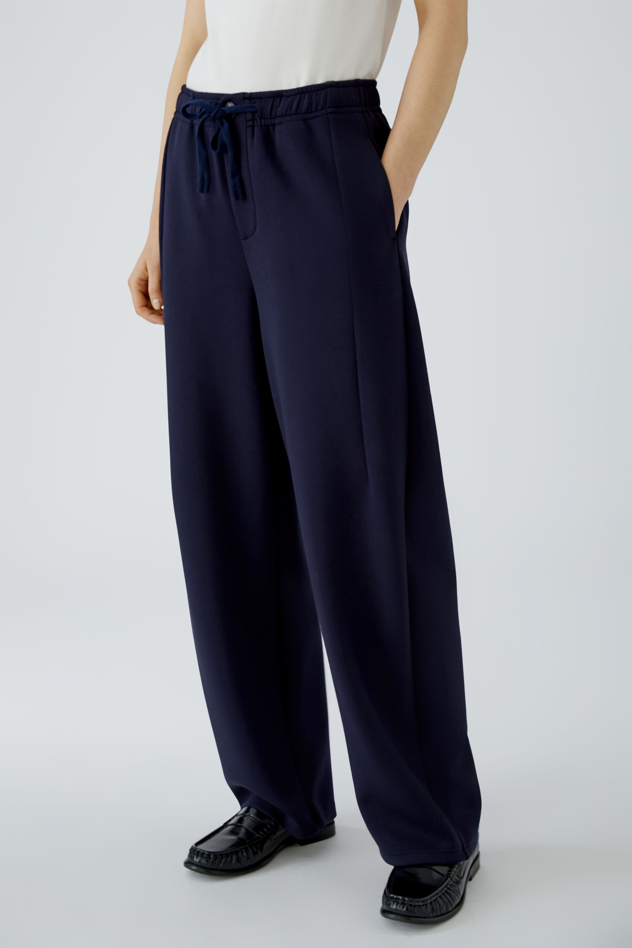 Oui navy scuba barrel leg trousers with cropped relaxed fit – front model view