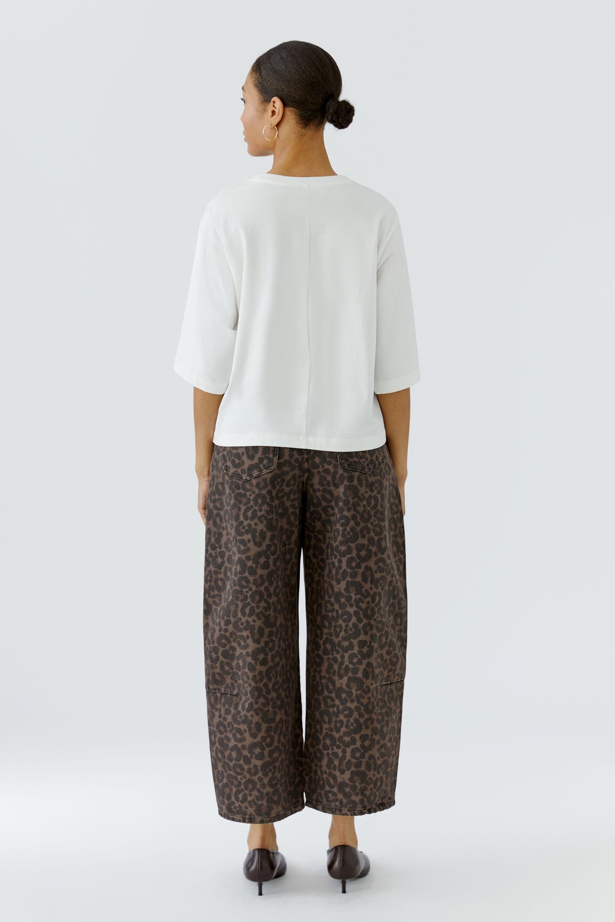 Oui Wild white stretch cotton T-shirt with elbow sleeves – back model view