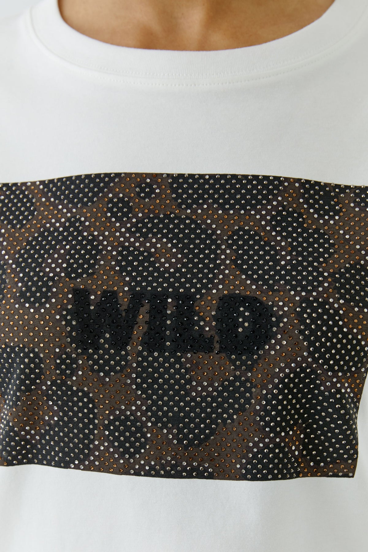 Oui Wild embellished T-shirt – brown and black leopard WILD motif with sparkling stones