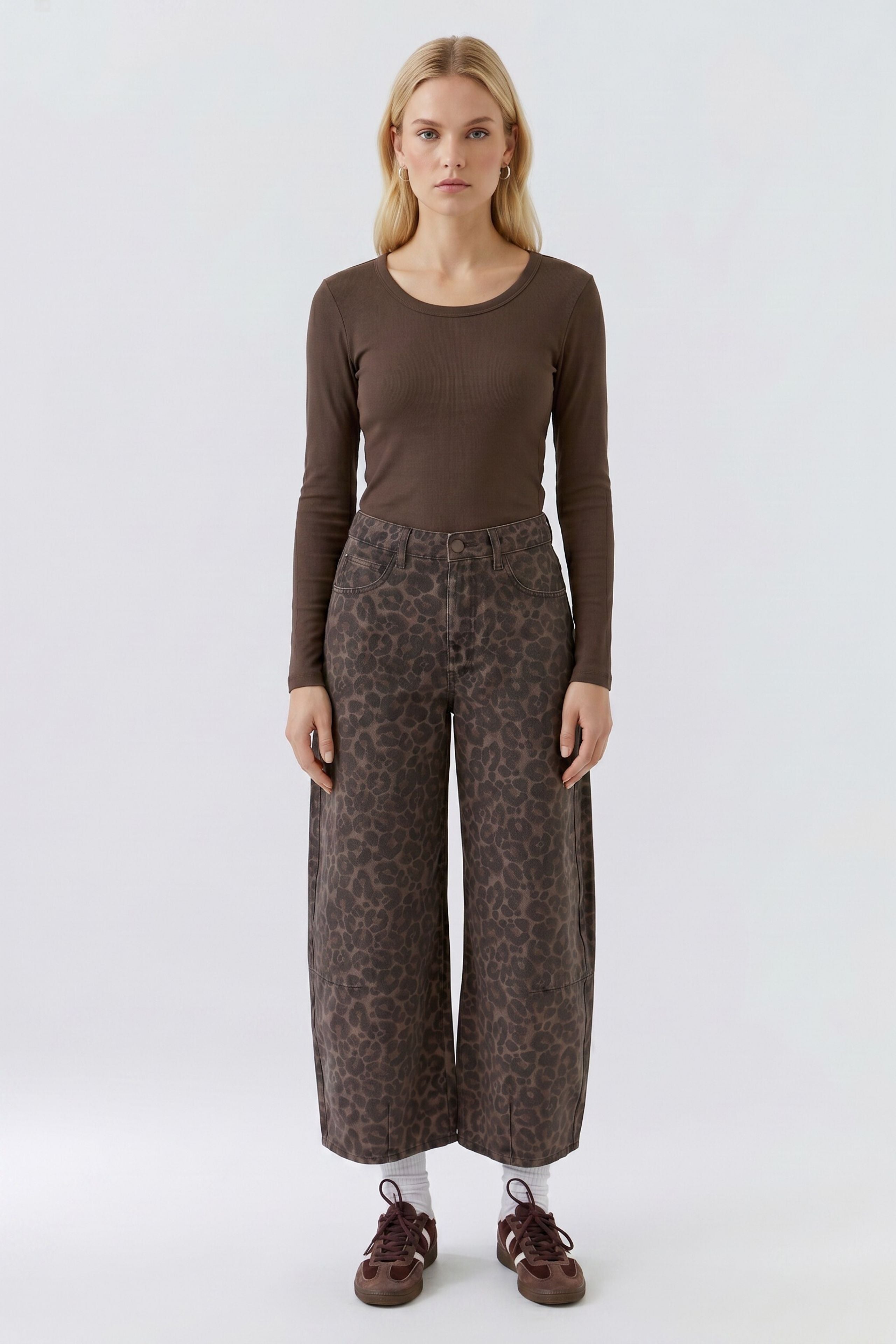 Oui brown fitted ribbed long sleeve top with round neck – full model view