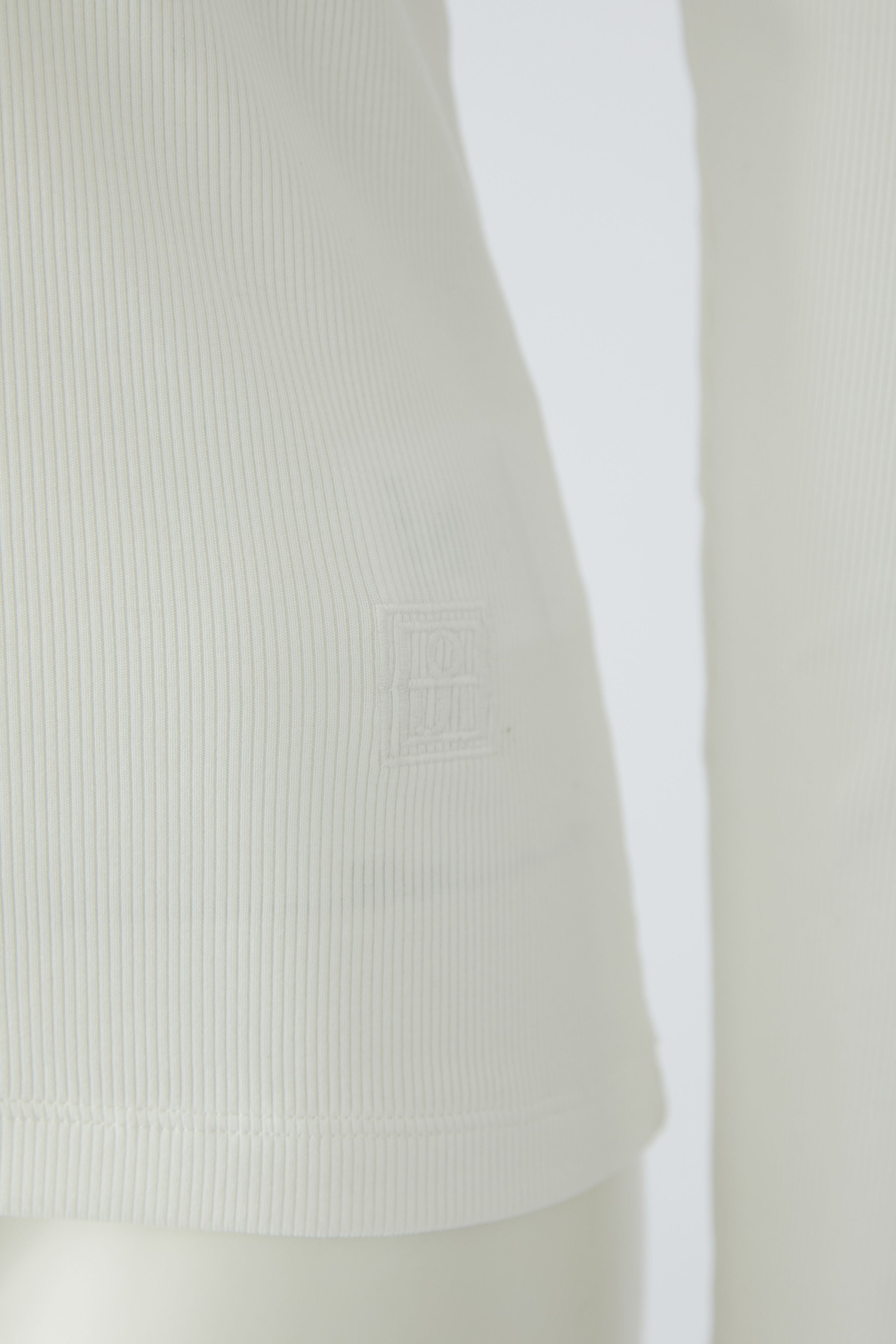 Oui cream ribbed long sleeve top – fine cotton modal fabric close-up