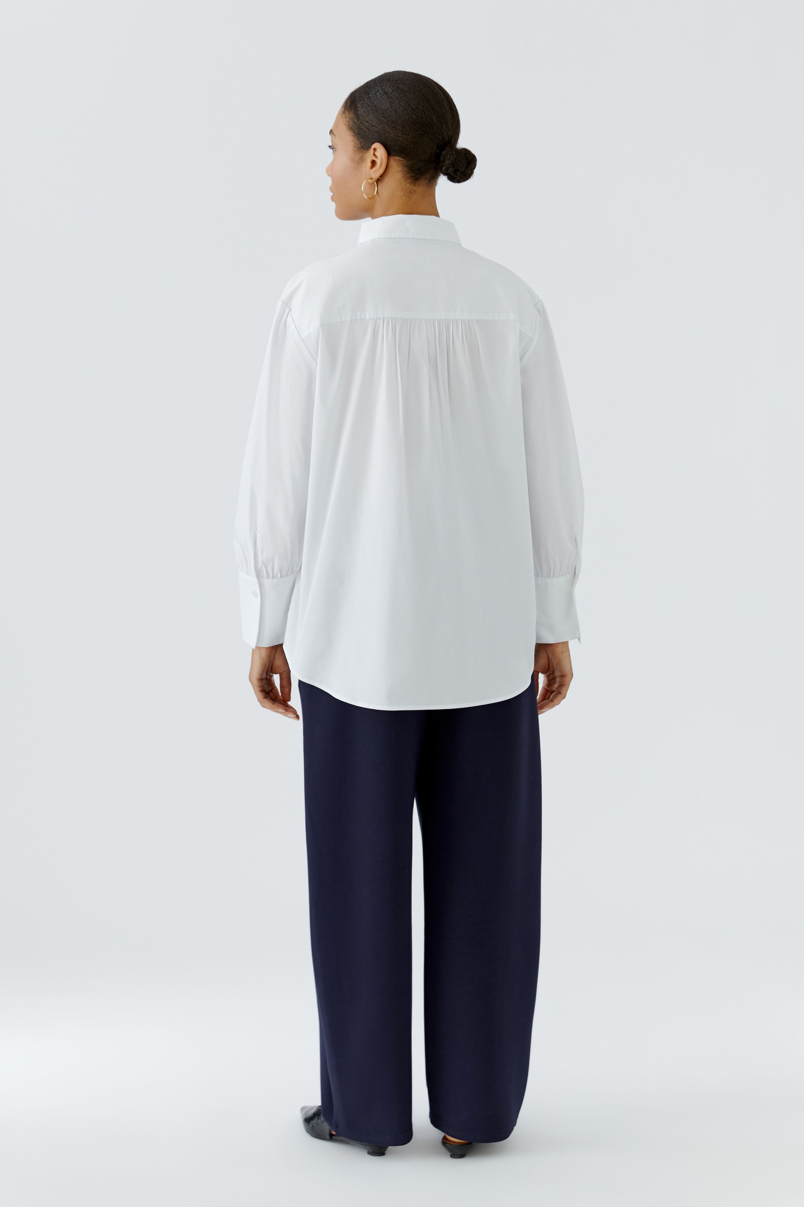 Oui white longline shirt – back model view showing gathered yoke