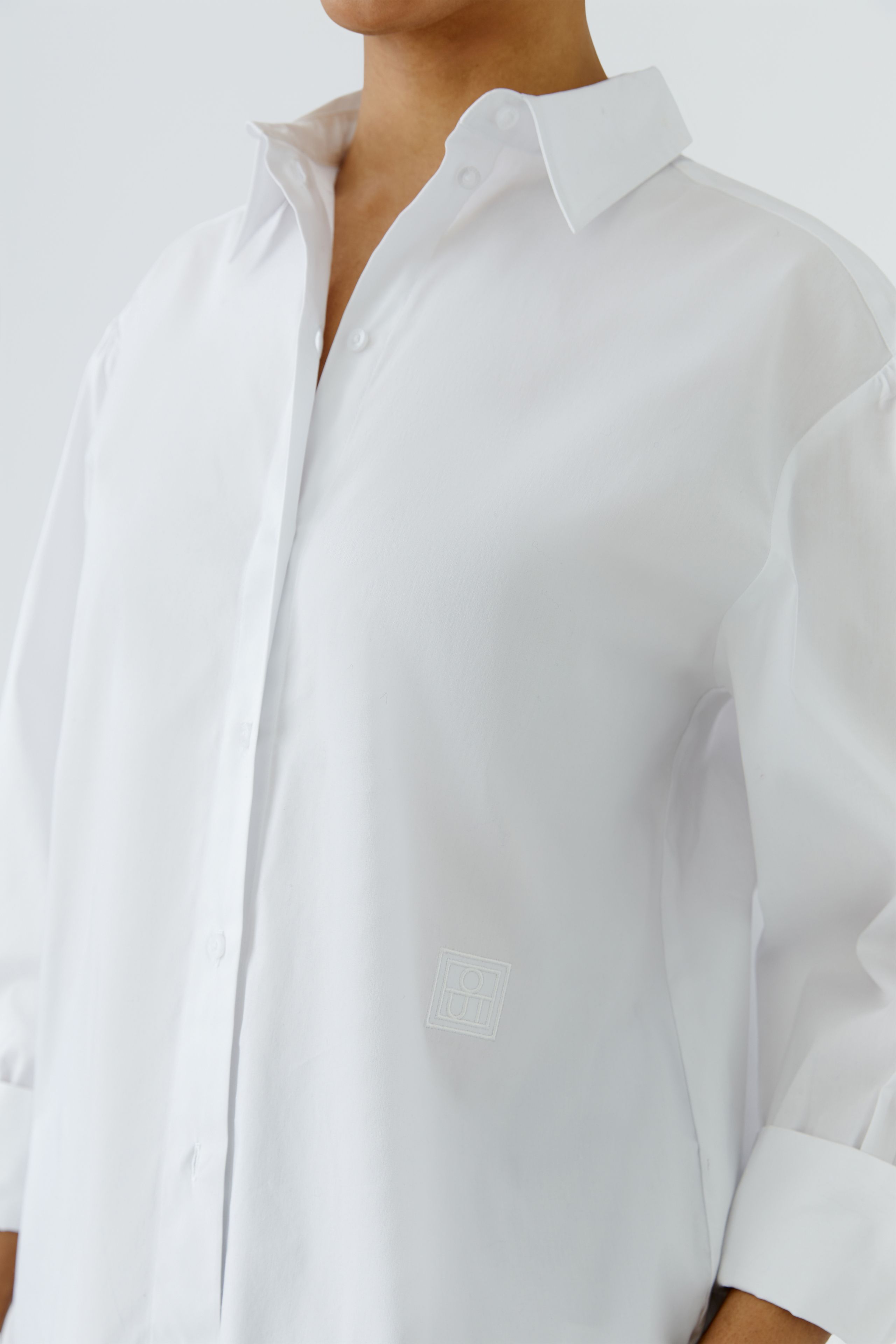 Oui white longline shirt – front button placket detail