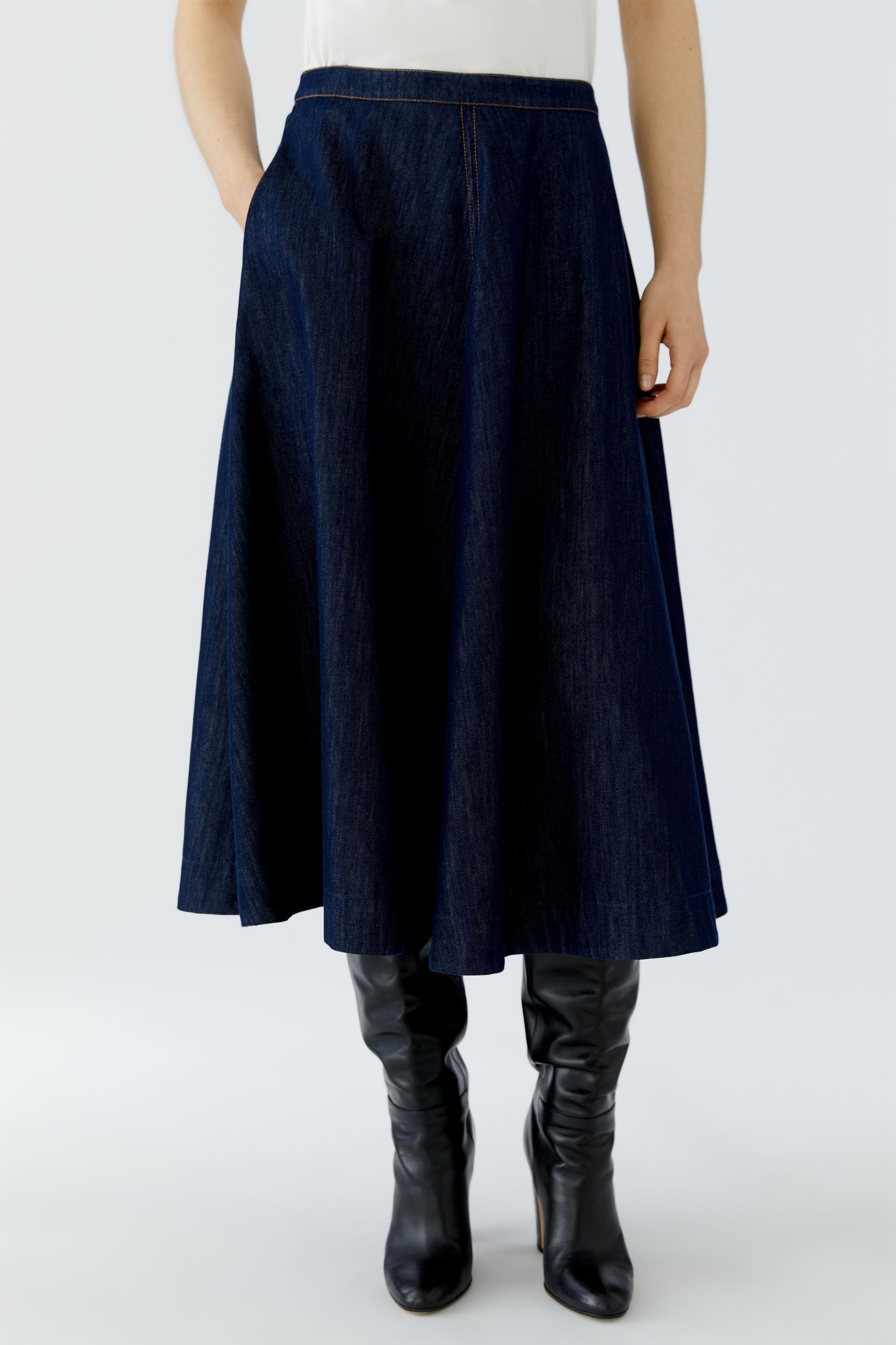 Oui women’s dark blue denim midi skirt front view