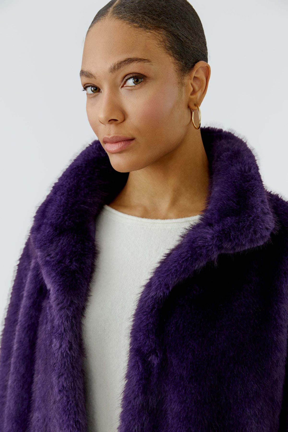 Oui purple faux fur jacket stand-up collar detail close-up