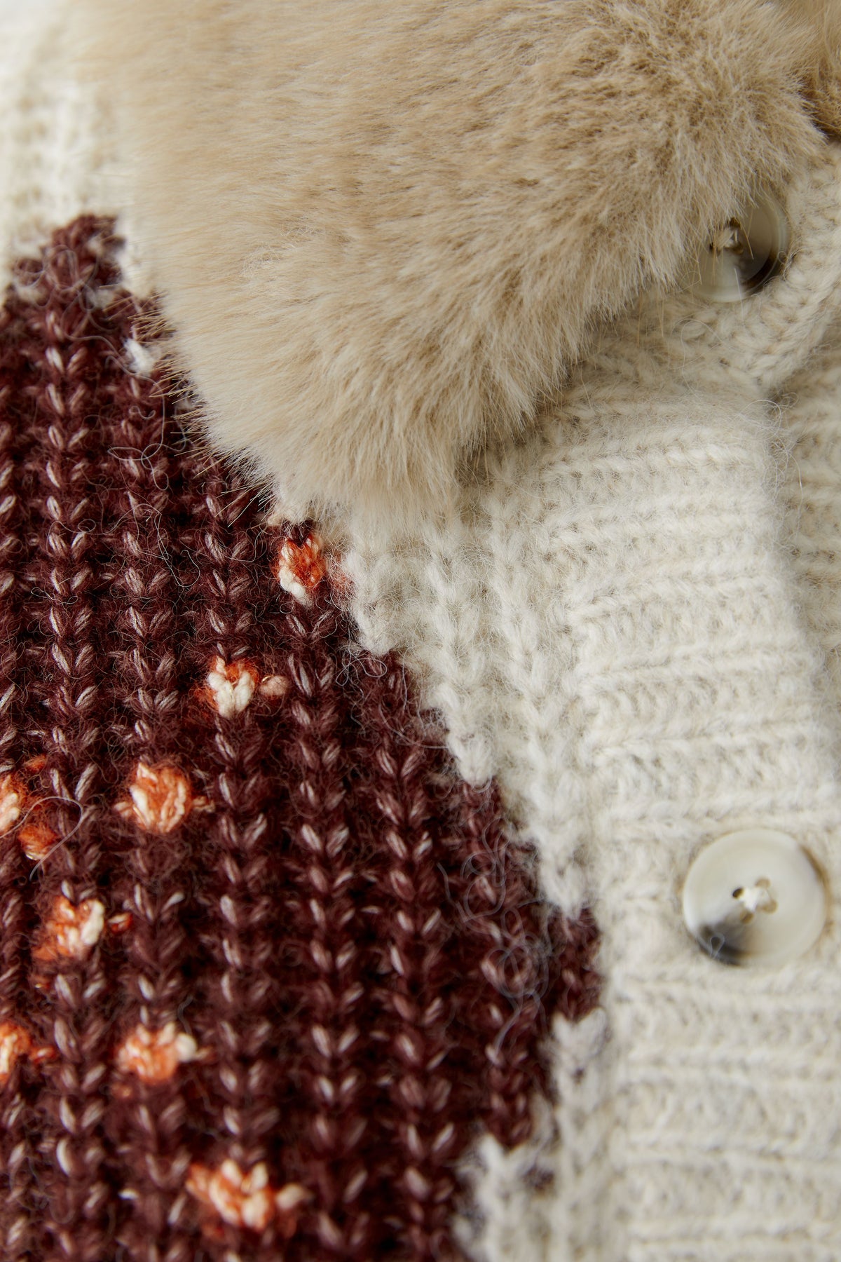Oui cream cardigan with burgundy and pink argyle knit pattern – close-up