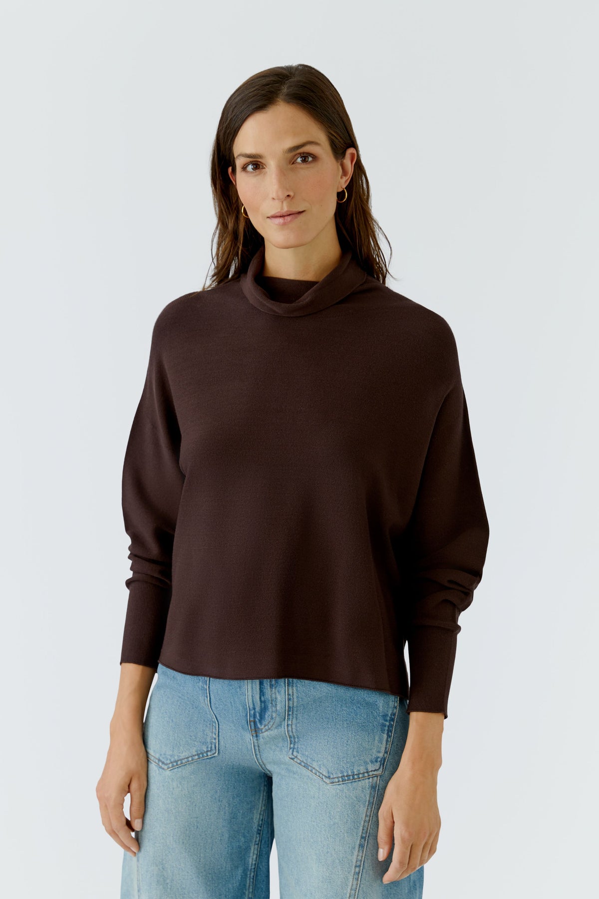 Oui Chocolate Torte brown fine knit turtleneck jumper – front model view
