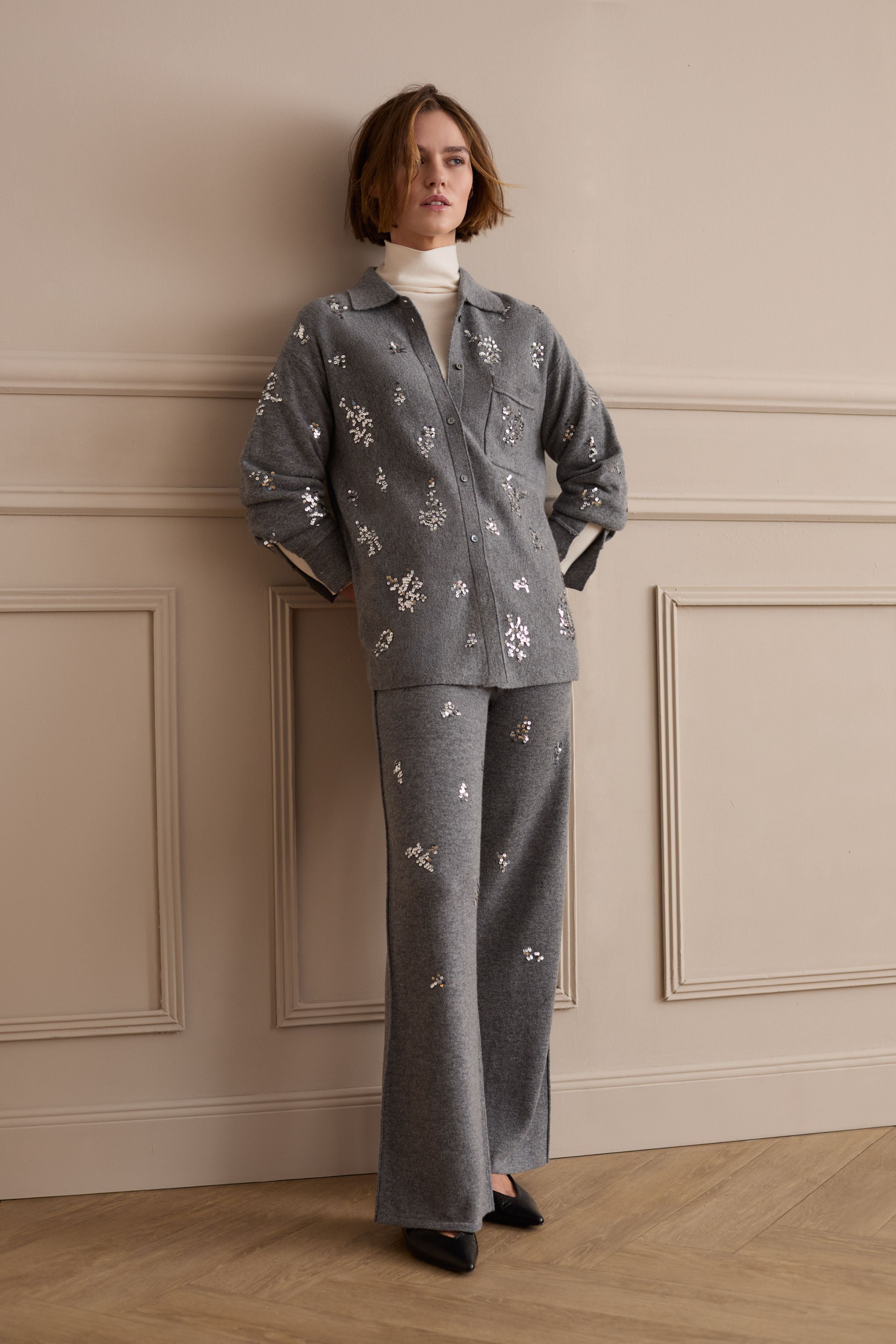 Oui Off White turtleneck jumper styled under printed outerwear – lifestyle view