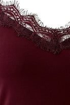 Oui burgundy cami top with scalloped lace V neckline – lace detail close-up