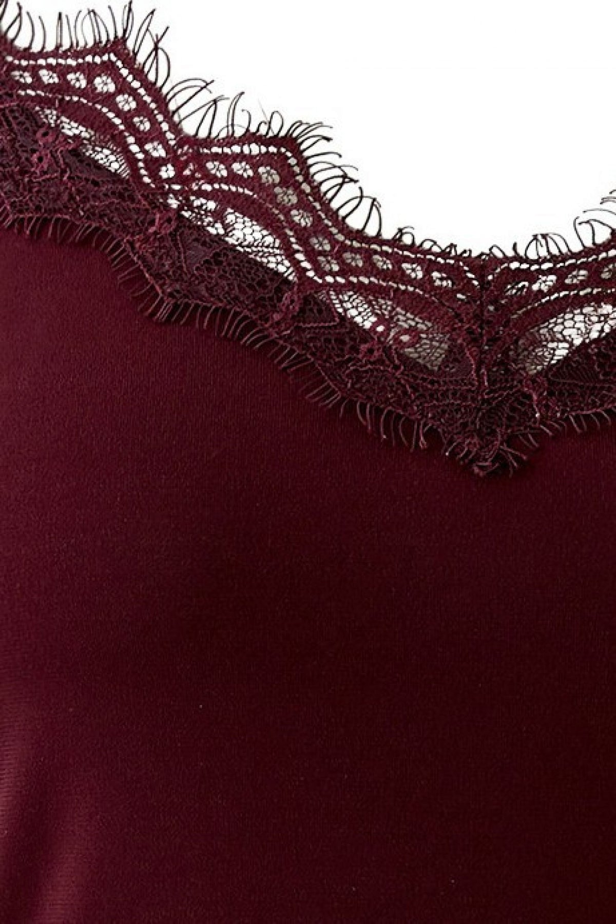Oui burgundy cami top with scalloped lace V neckline – lace detail close-up