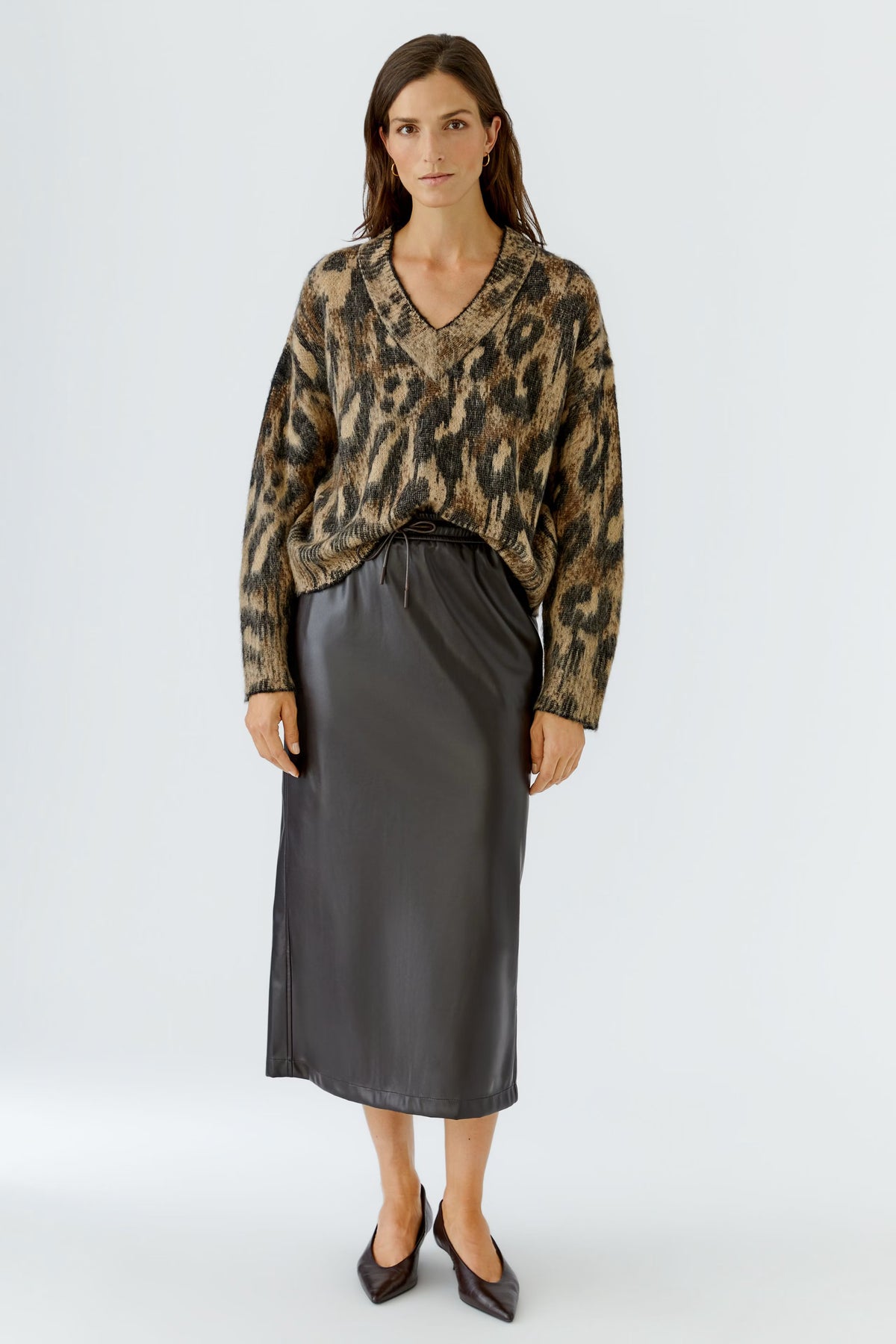 Oui brown leather-look midi skirt styled with an animal-print jumper