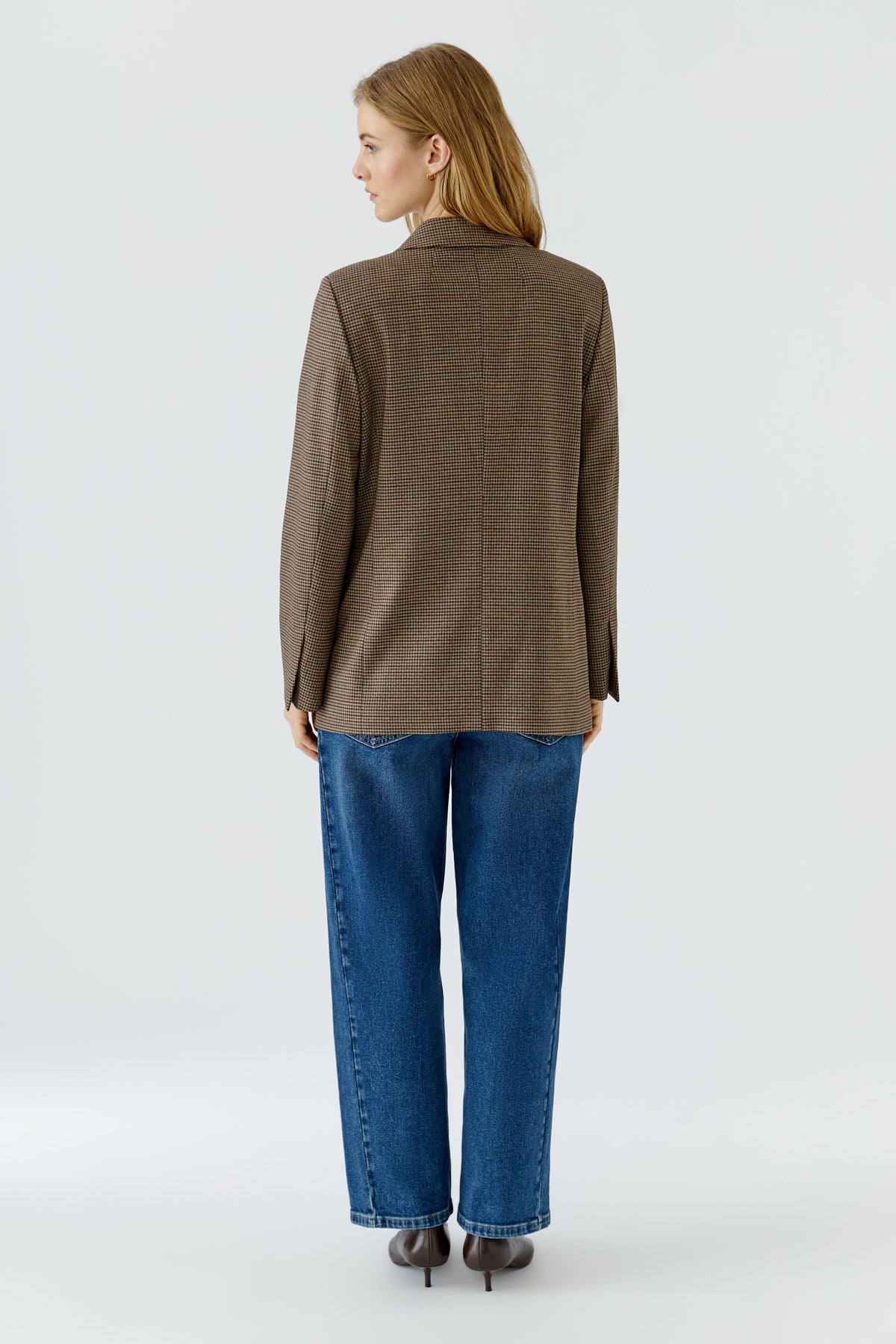 Oui brown micro-check blazer with relaxed tailoring and long sleeves – back model view