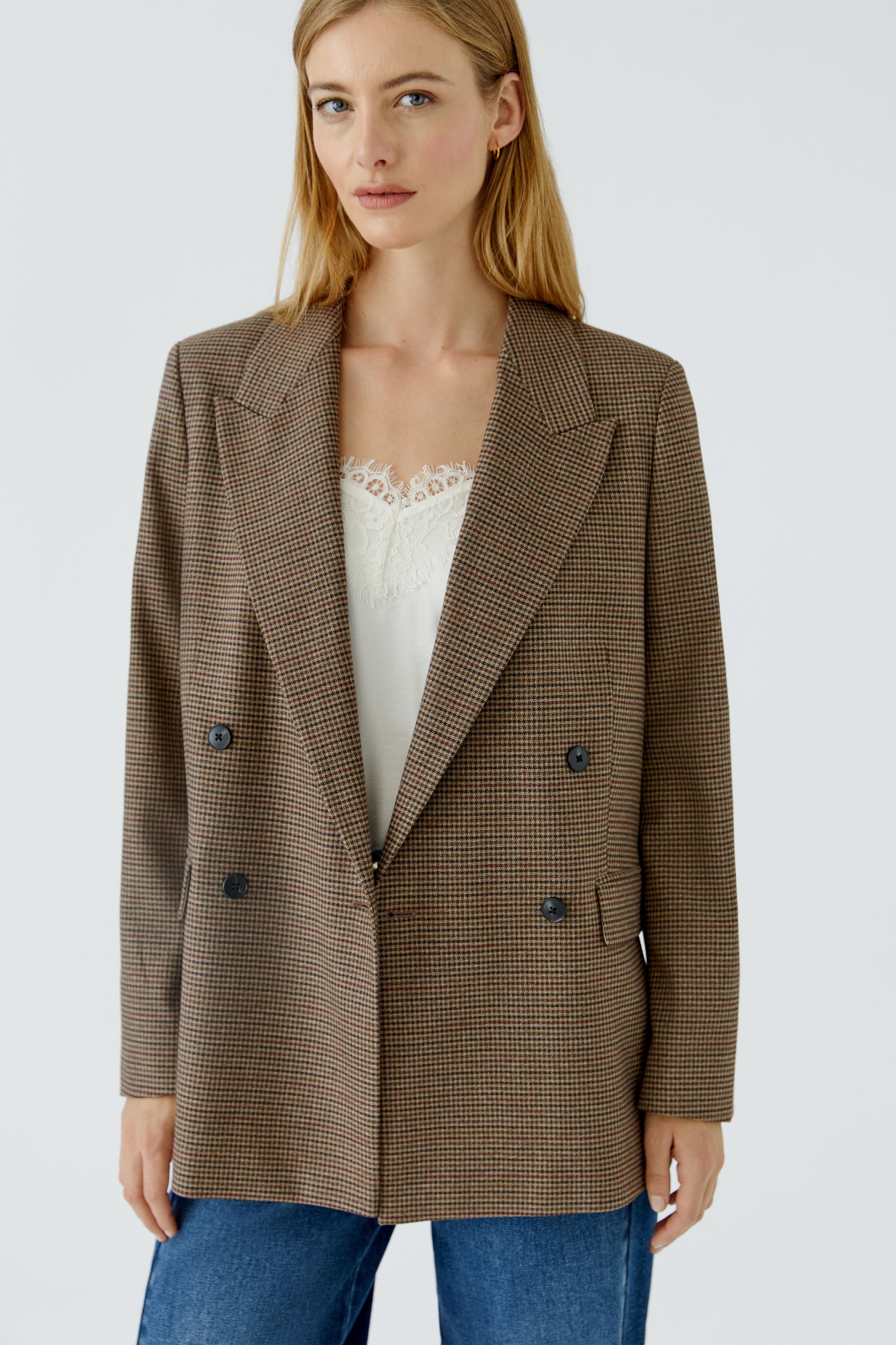 Oui brown micro-check double-breasted blazer with padded shoulders and flap pockets – front detail