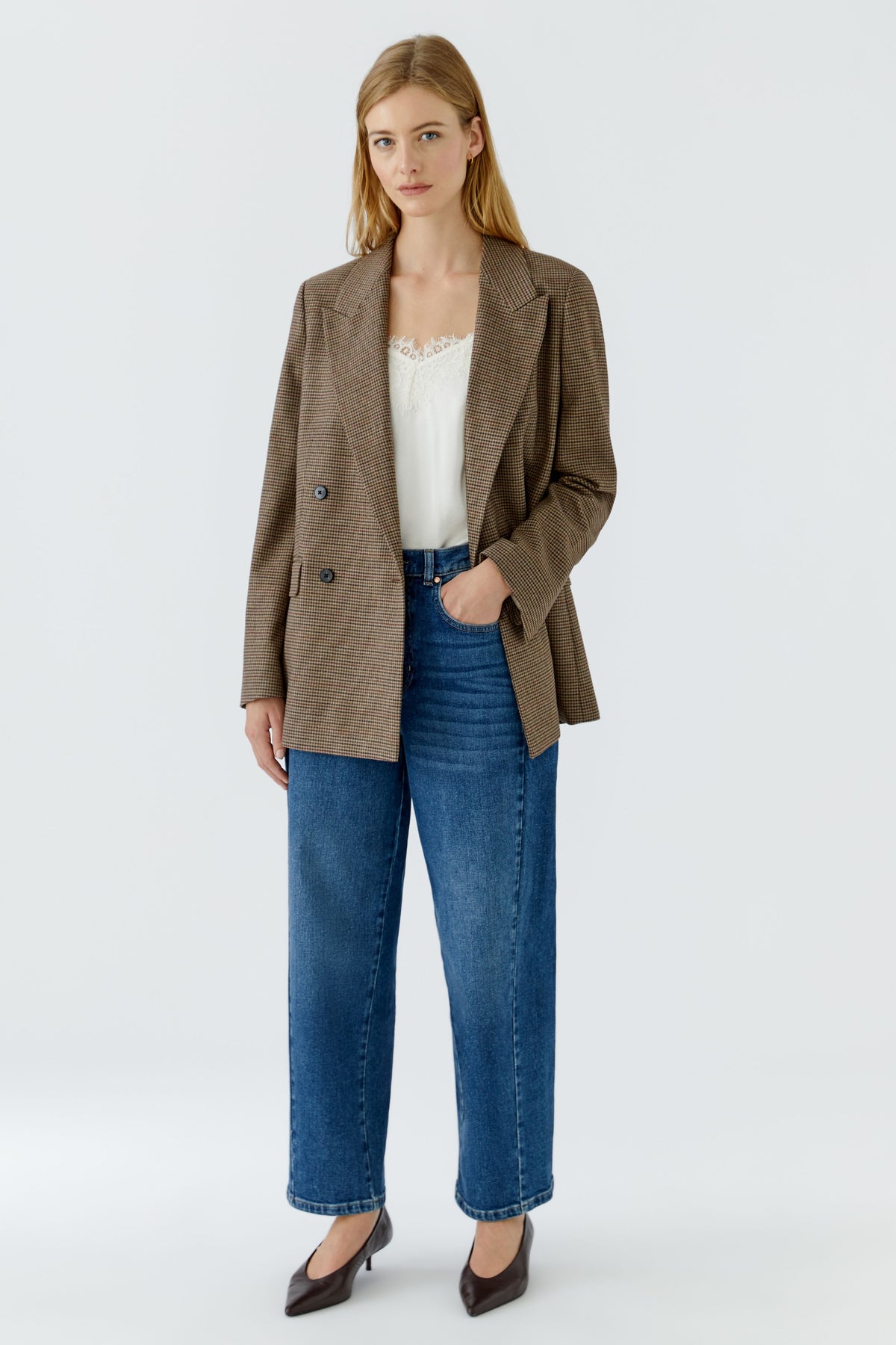 Oui brown and black checked blazer with oversized fit styled with blue jeans – full model view