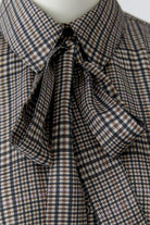 Oui brown check blouse with detachable pussy bow – neckline and fabric detail