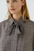 Oui brown checked tie-neck blouse with classic shirt collar – upper body view