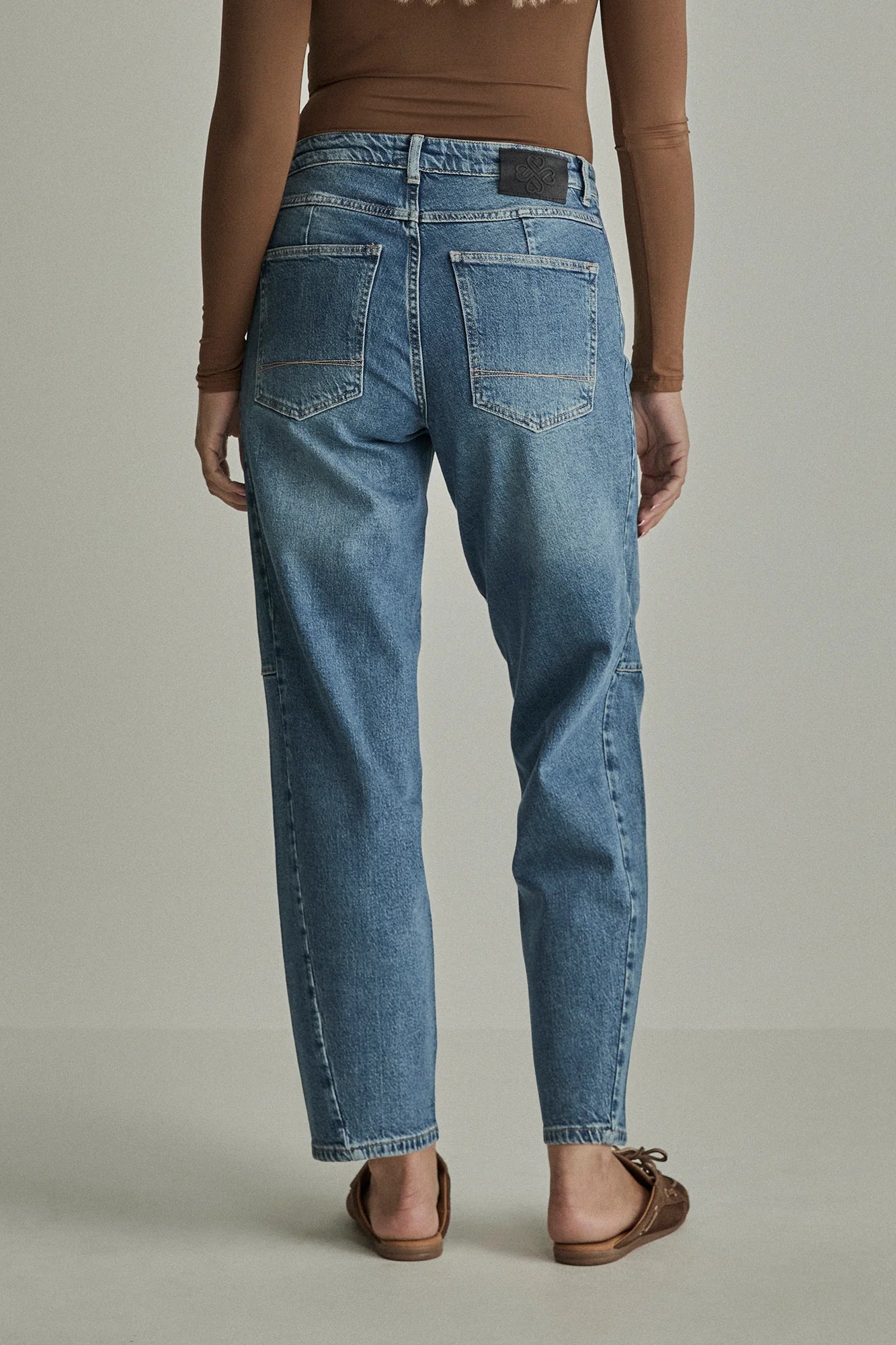 Para Mi Coco Blue Reef high waist barrel jeans with back pockets and curved leg seams – rear model view