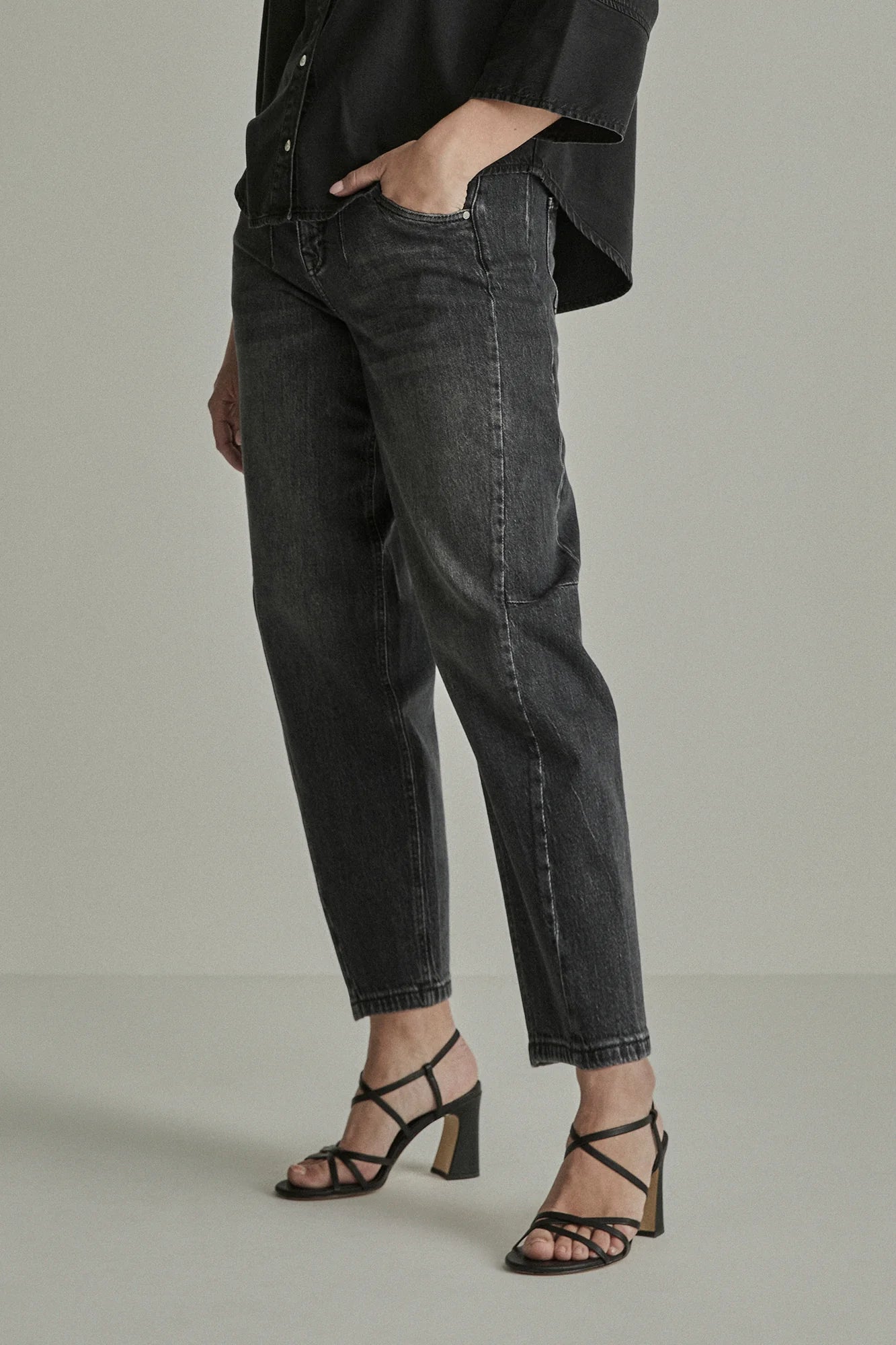 Para Mi Coco washed grey barrel leg jeans with curved seams and tapered ankles – side model view