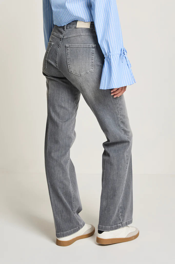 	Back view of Para Mi Eve high rise stretch jeans in grey