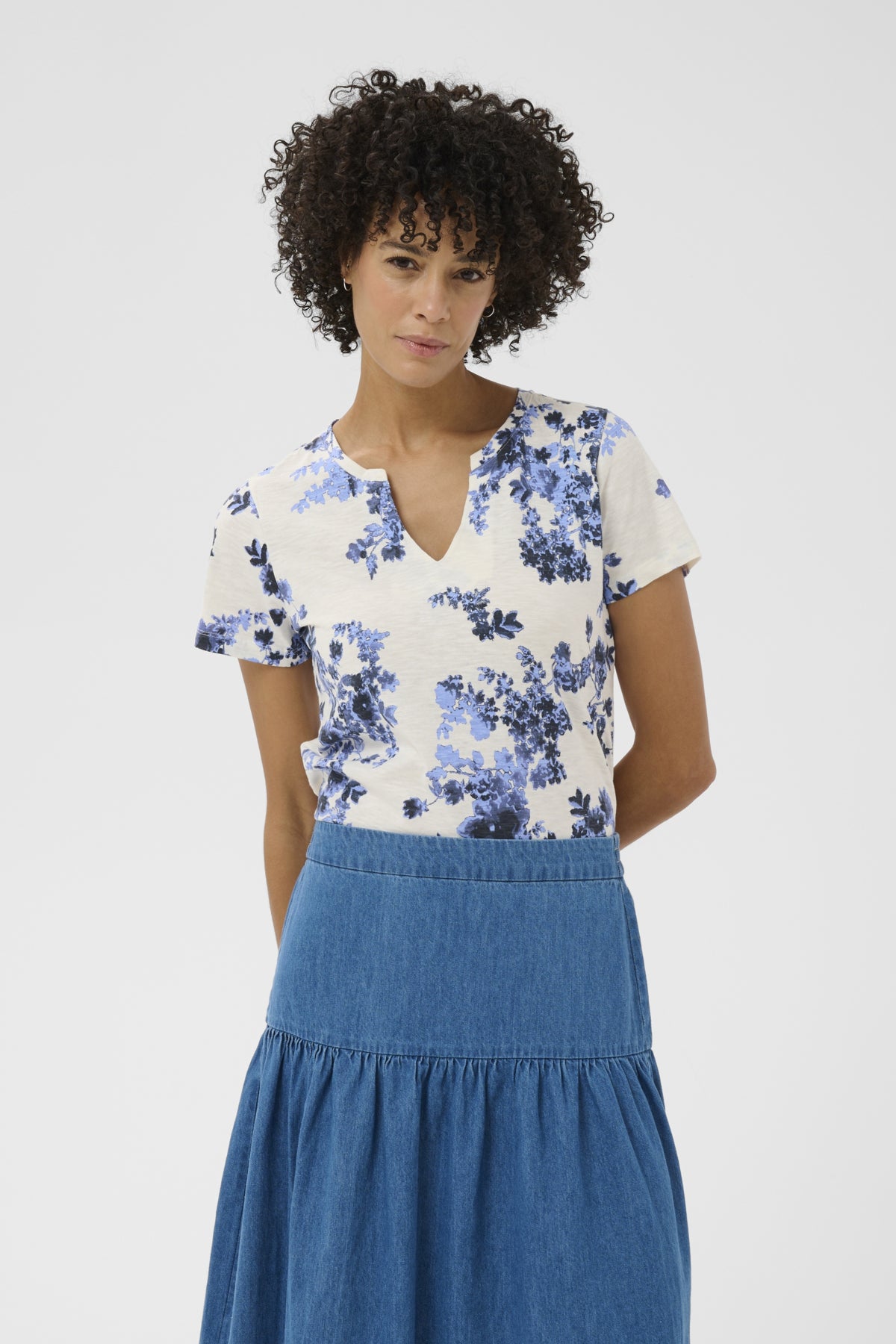 Part Two Gesinas floral V-neck top cream blue print front view