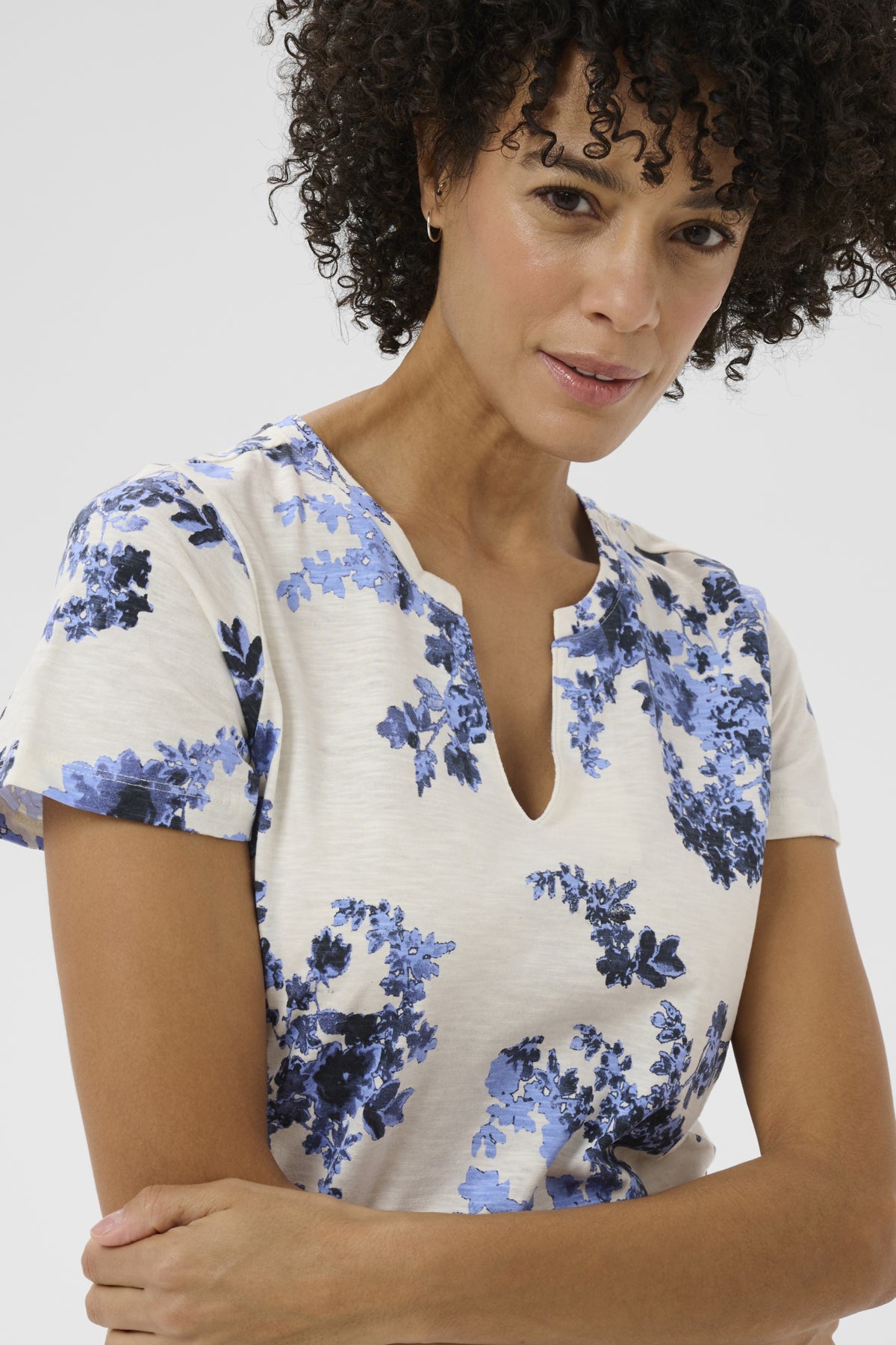 Part Two Gesinas notched V-neck floral top blue print detail