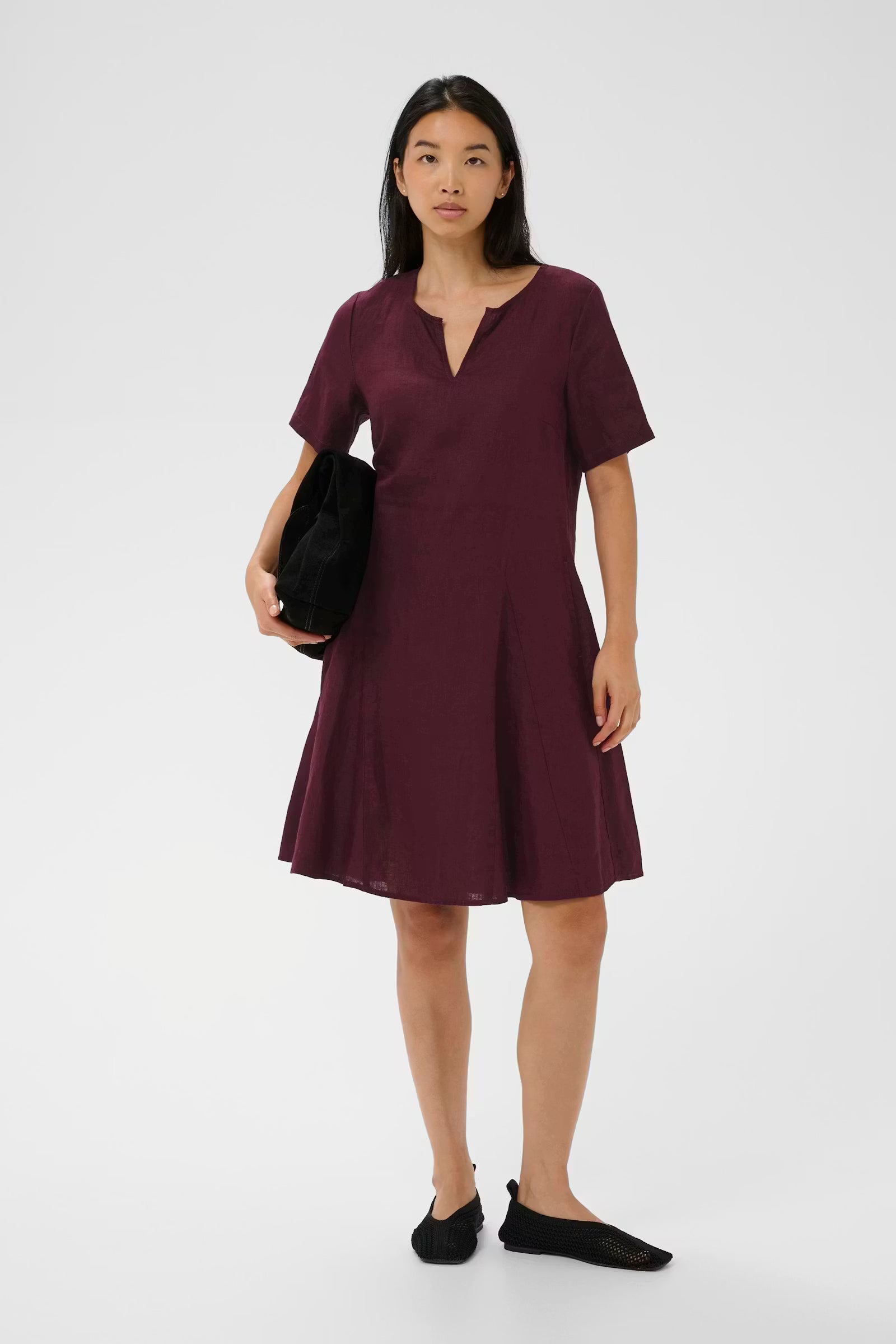 This short-sleeved dress is designed with a relaxed silhouette, V-neckline and subtle shaping seams that add soft movement. The lightweight fabric feels comfortable and airy. Style it with sandals for everyday wear or with boots for a more polished look.