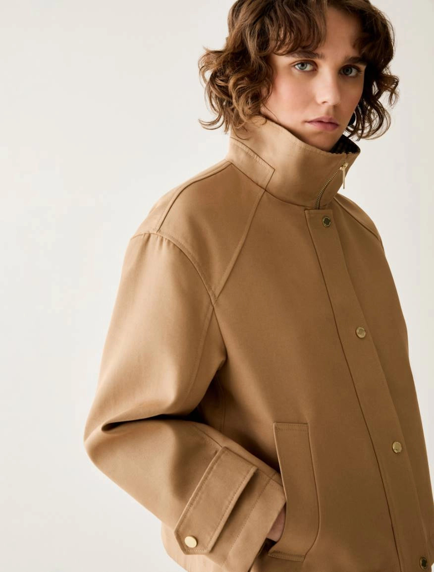 Penny Black Bonde camel water-repellent jacket with convertible high neck – model detail view