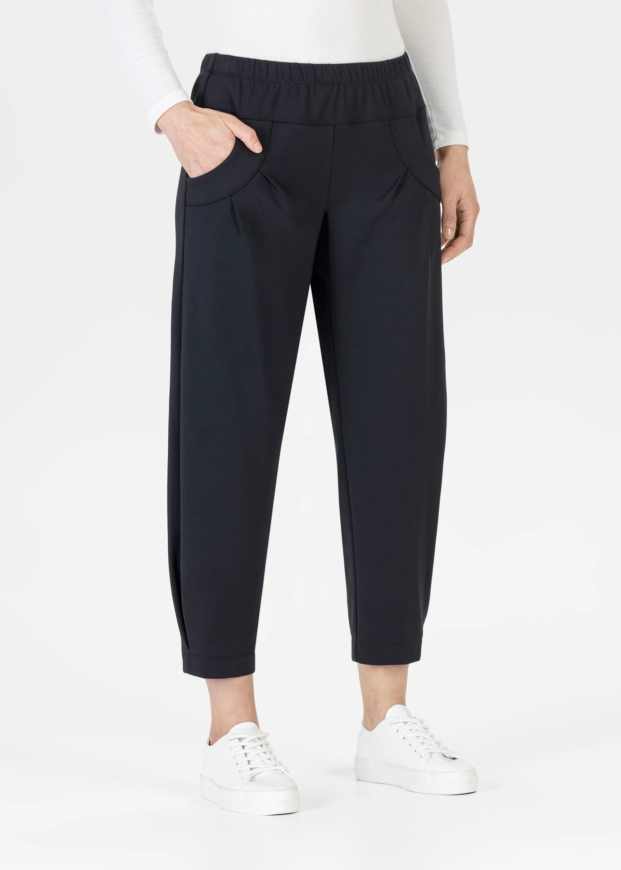 Stehmann black cropped stretch trousers with curved front pockets