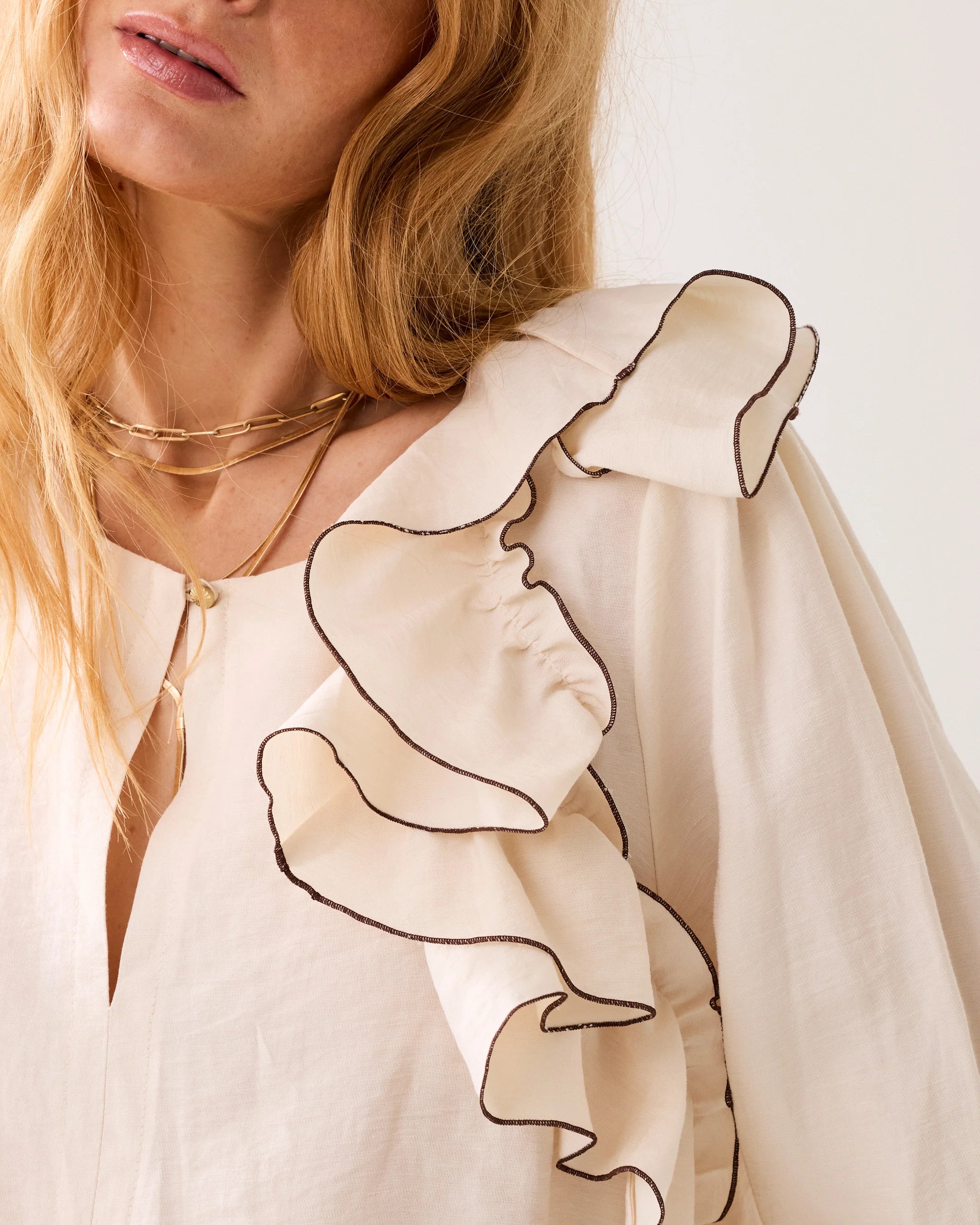 Summum linen blend top contrast edge ruffle close up