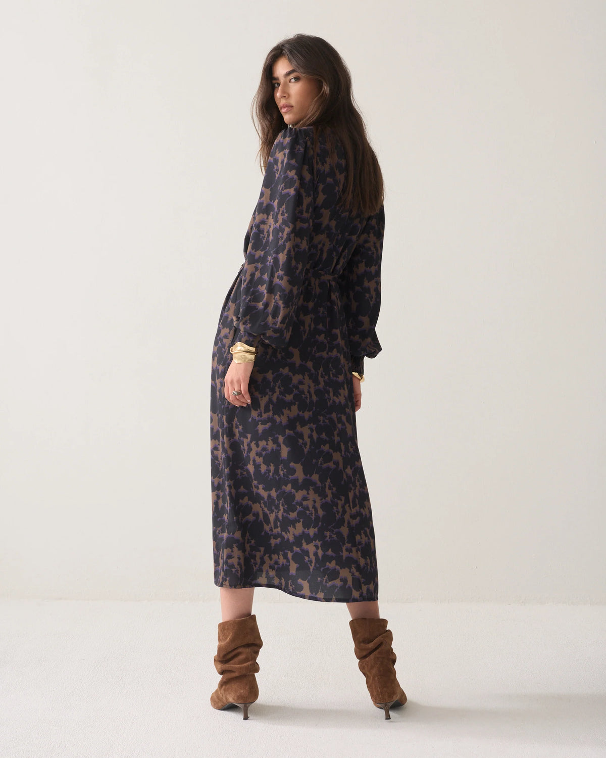 Summum printed midi dress with long sleeves and skirt slit – side profile